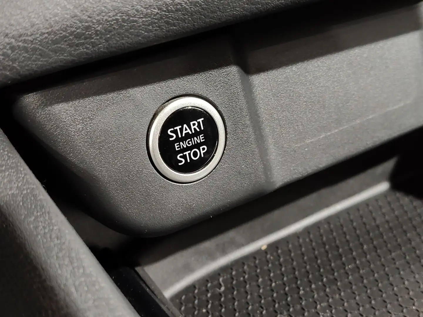 Foto Nissan QASHQAI Nissan Qashqai DIG-T 140 mHEV Visia (140 CV)