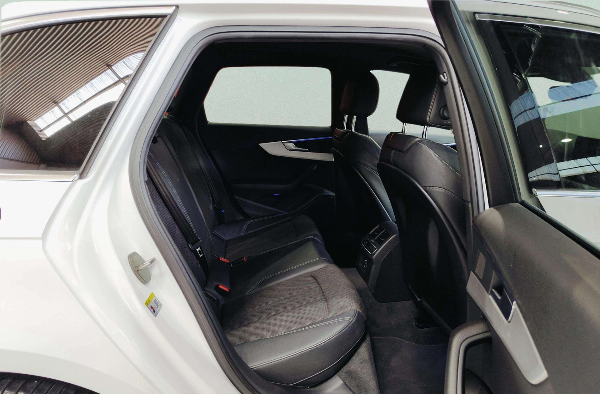 Audi A4 Avant S line 2.0 TDI S tronic - foto 18