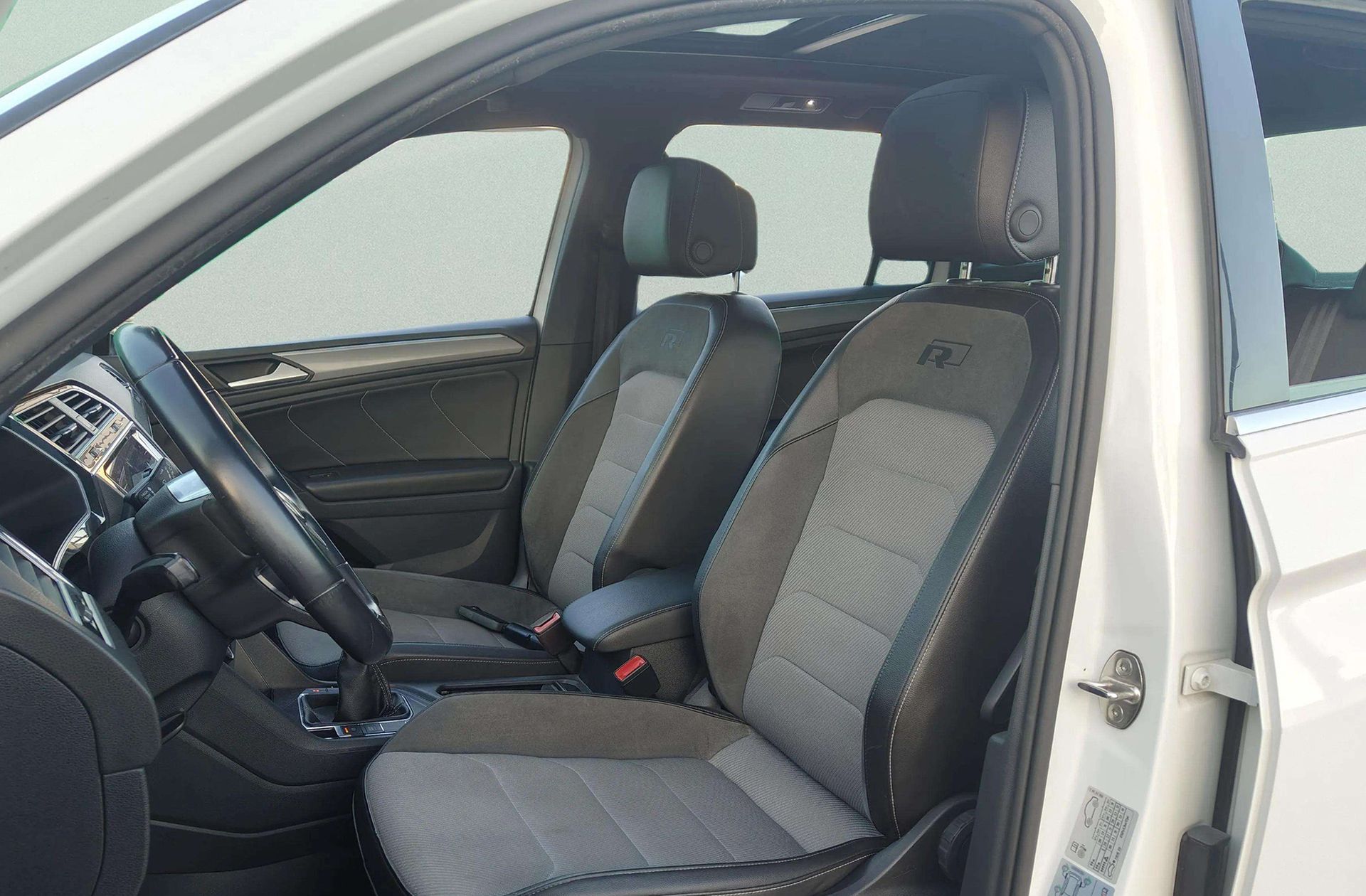Volkswagen Tiguan Sport 2.0 TDI Pack R-Line - foto 12