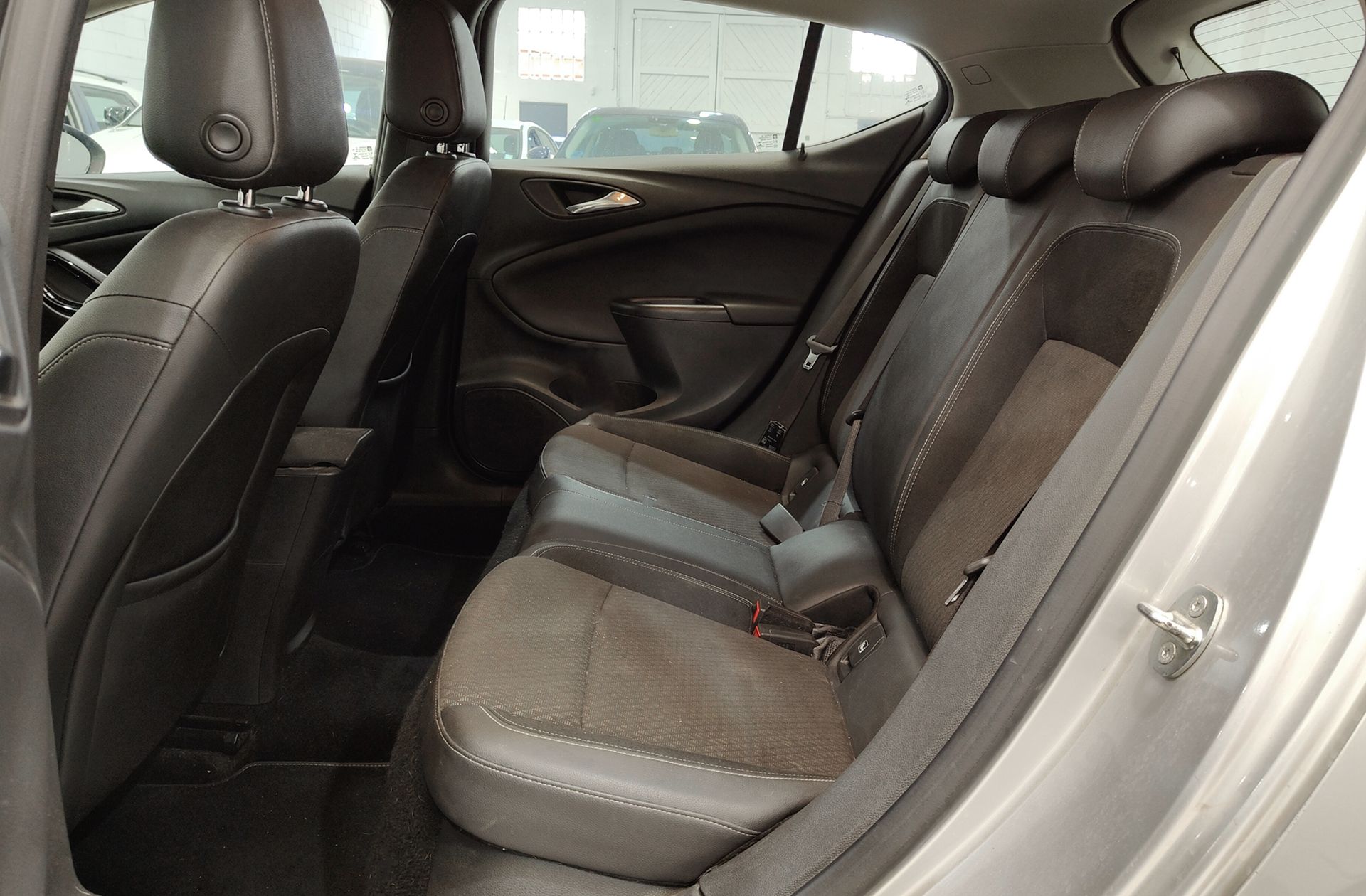 Opel Astra 1.6 CDTI Excellence - foto 11
