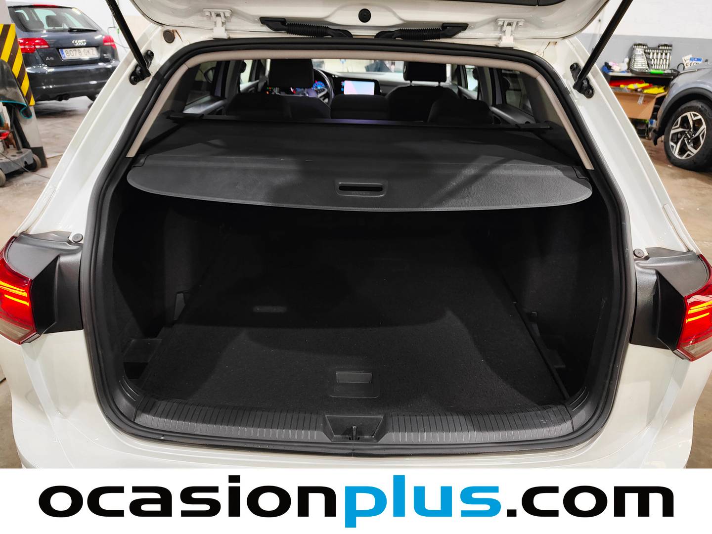 Fotos maletero Volkswagen Golf Volkswagen Golf Variant Life 1.0 eTSI (110 CV) DSG