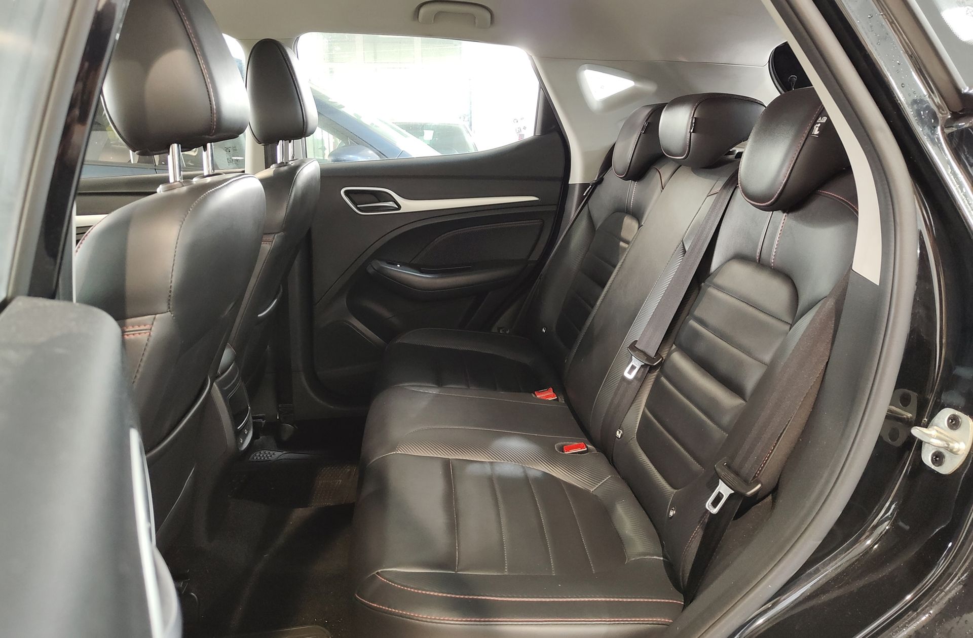 MG ZS 1.0T Luxury - foto 11