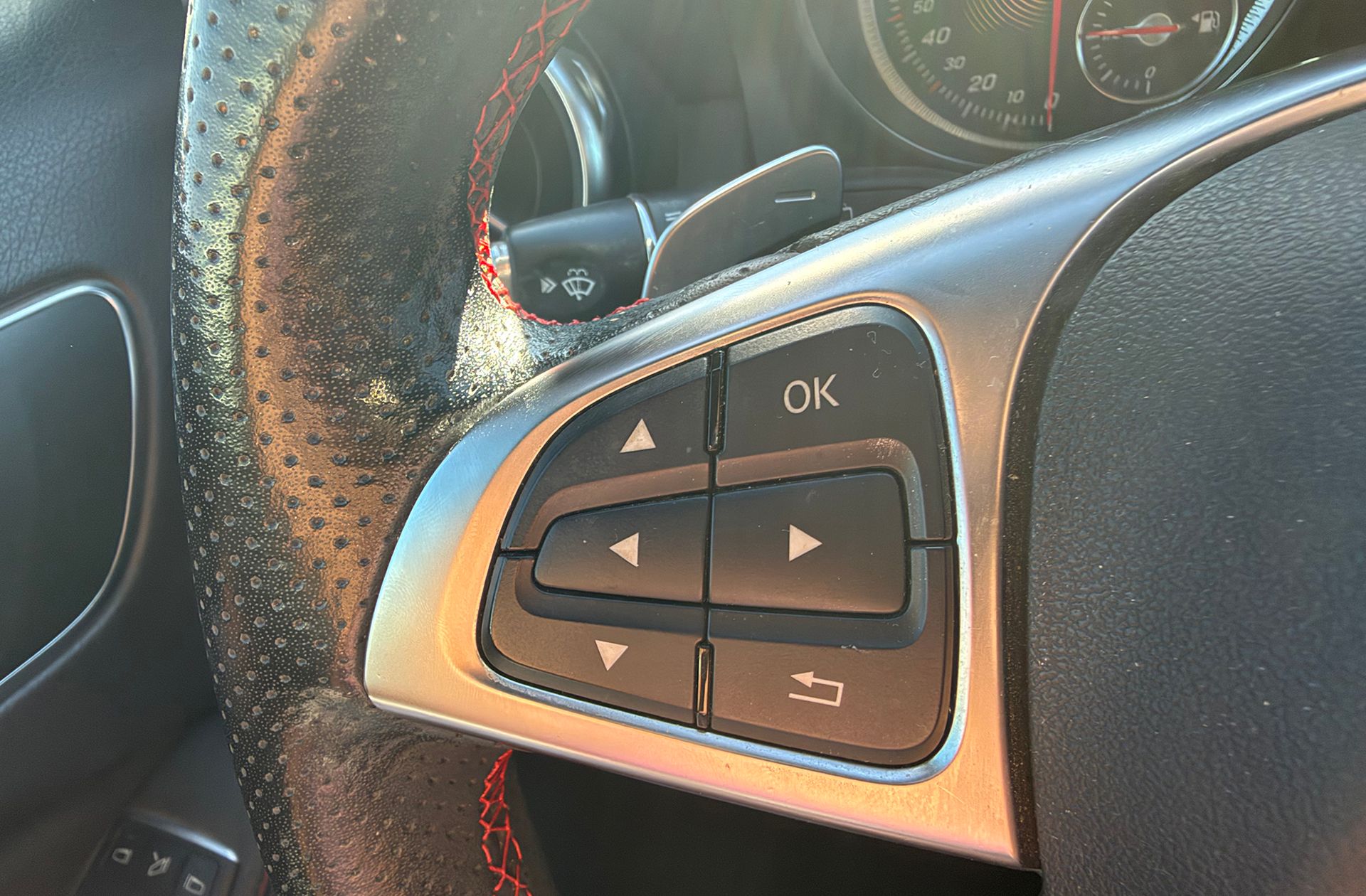 Mercedes-Benz GLA 180 Pack AMG - foto 30