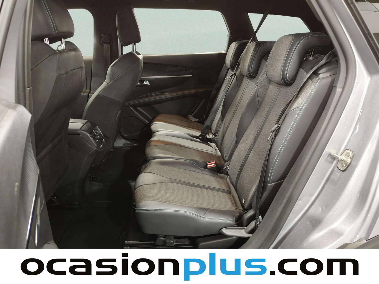 Foto asientos traseros Peugeot 5008 Hybrid Peugeot 5008 Hybrid 1.2 Allure Pack eDCS6 (136 CV) 7 Plazas