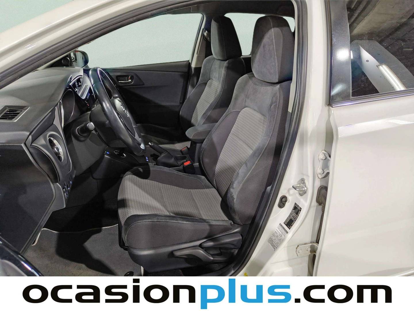 Foto asientos delanteros Toyota Auris Toyota Auris 140H Hybrid Feel! Edition (136 CV)