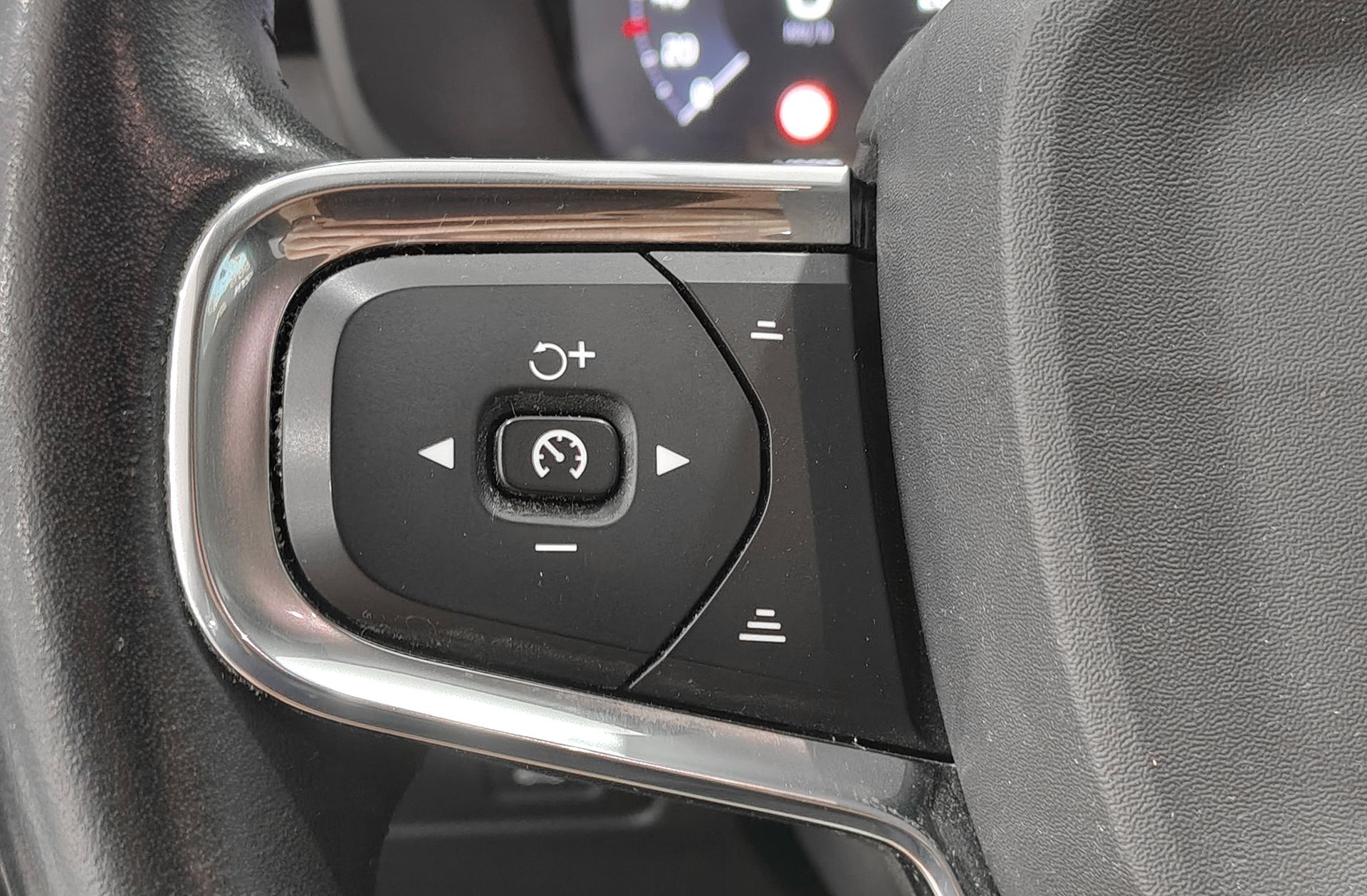 Volvo XC40 T4 Momentum - foto 30