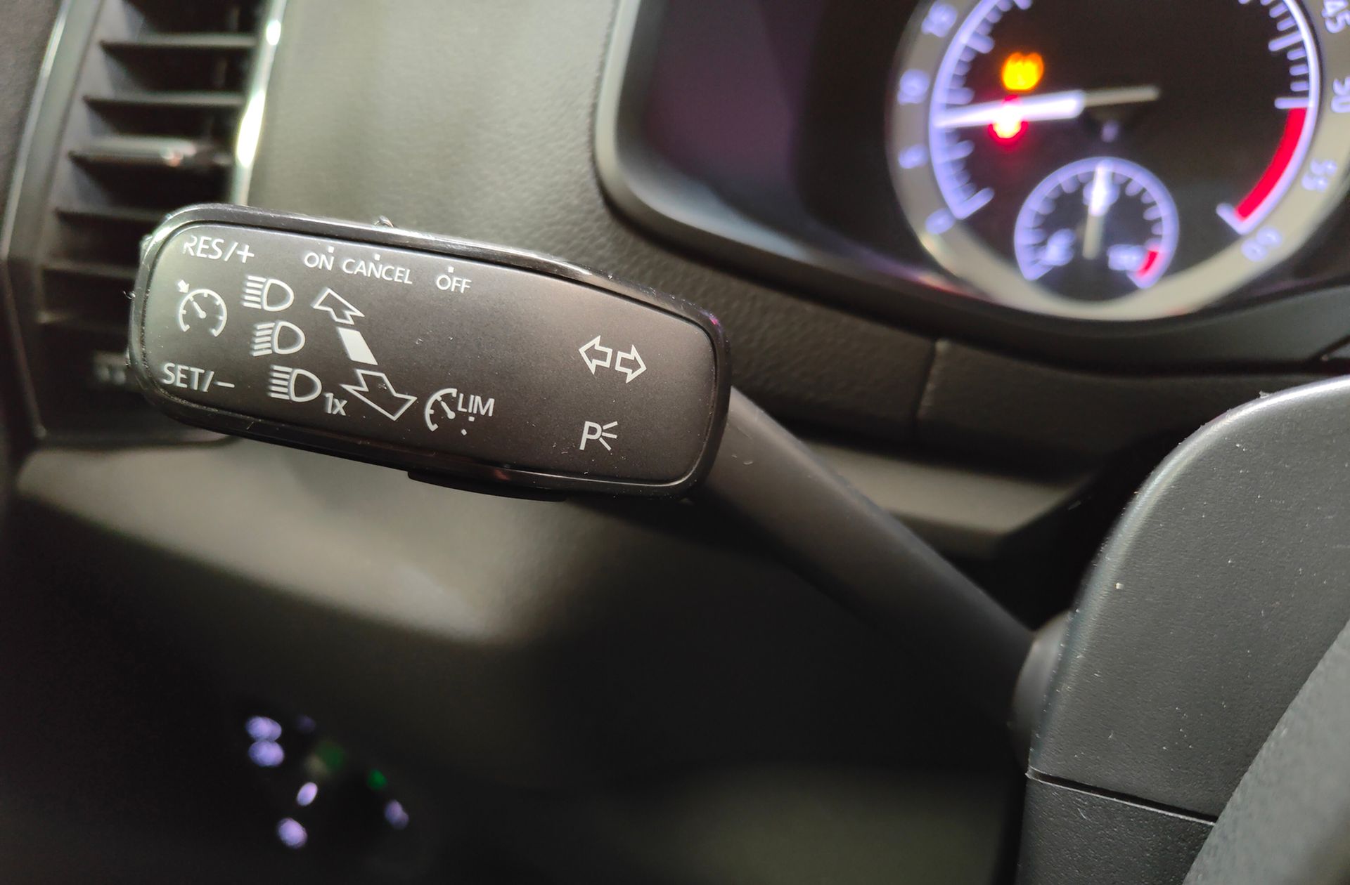 Škoda Karoq 1.6 TDI Ambition - foto 29