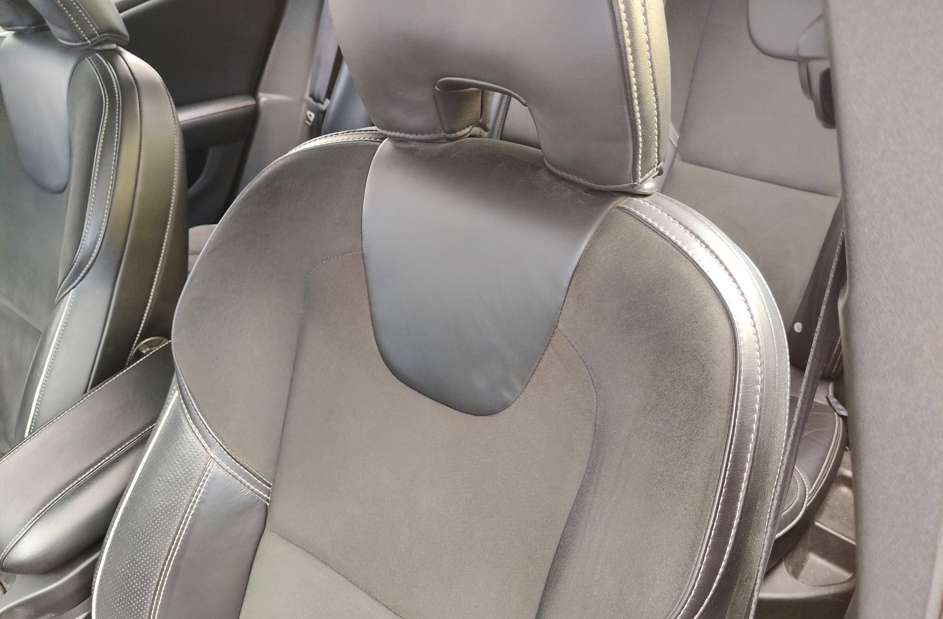 Volvo V40 R-Design Momentum - foto 11