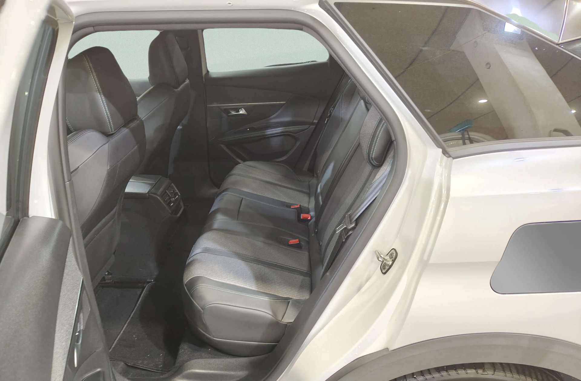 Peugeot 3008 300 Allure Pack e-EAT8 - foto 13