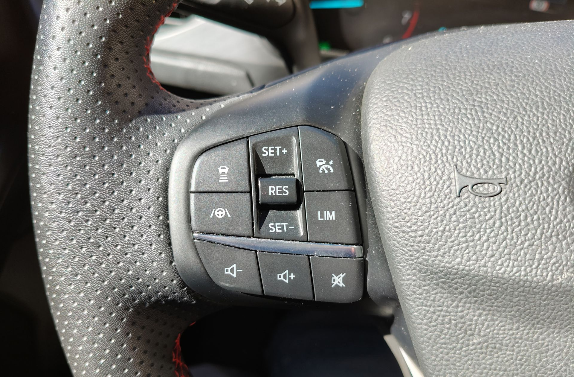 Ford Focus SportBreak 1.0 EcoBoost MHEV ST-Line - foto 26