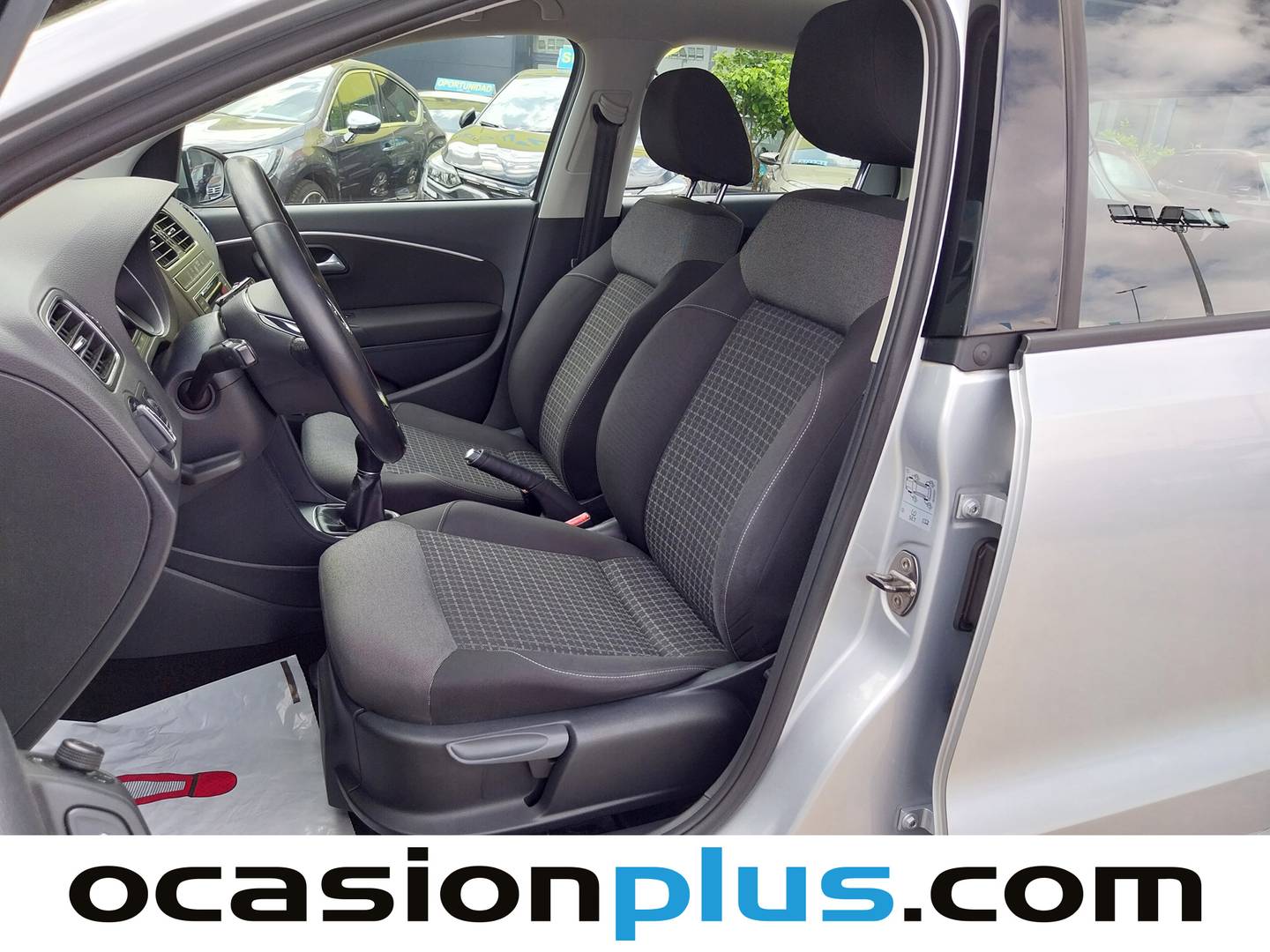 Foto asientos delanteros Volkswagen Polo Volkswagen Polo Advance 1.4 TDI (75 CV)