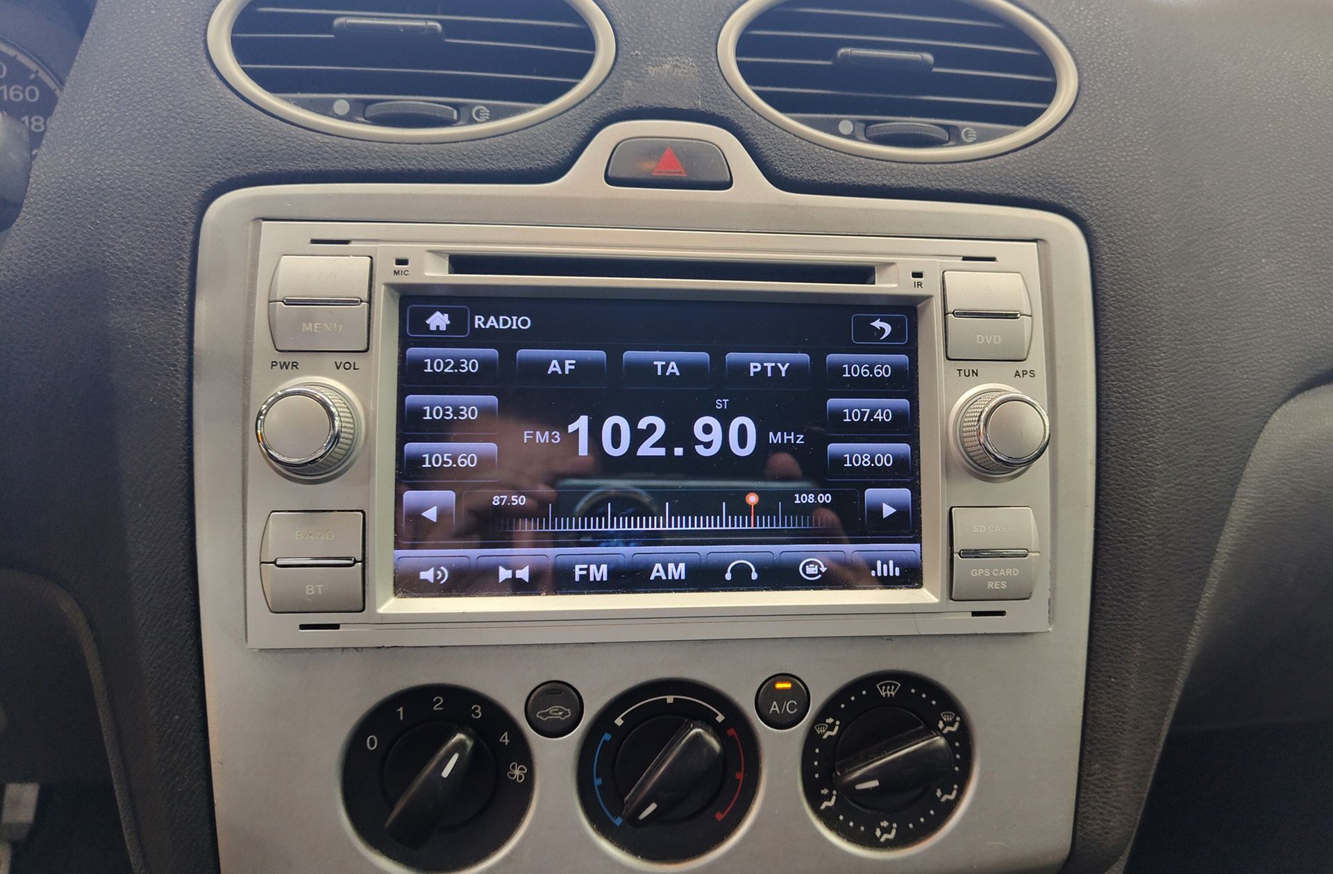 Ford Focus 1.6 Trend - foto 19