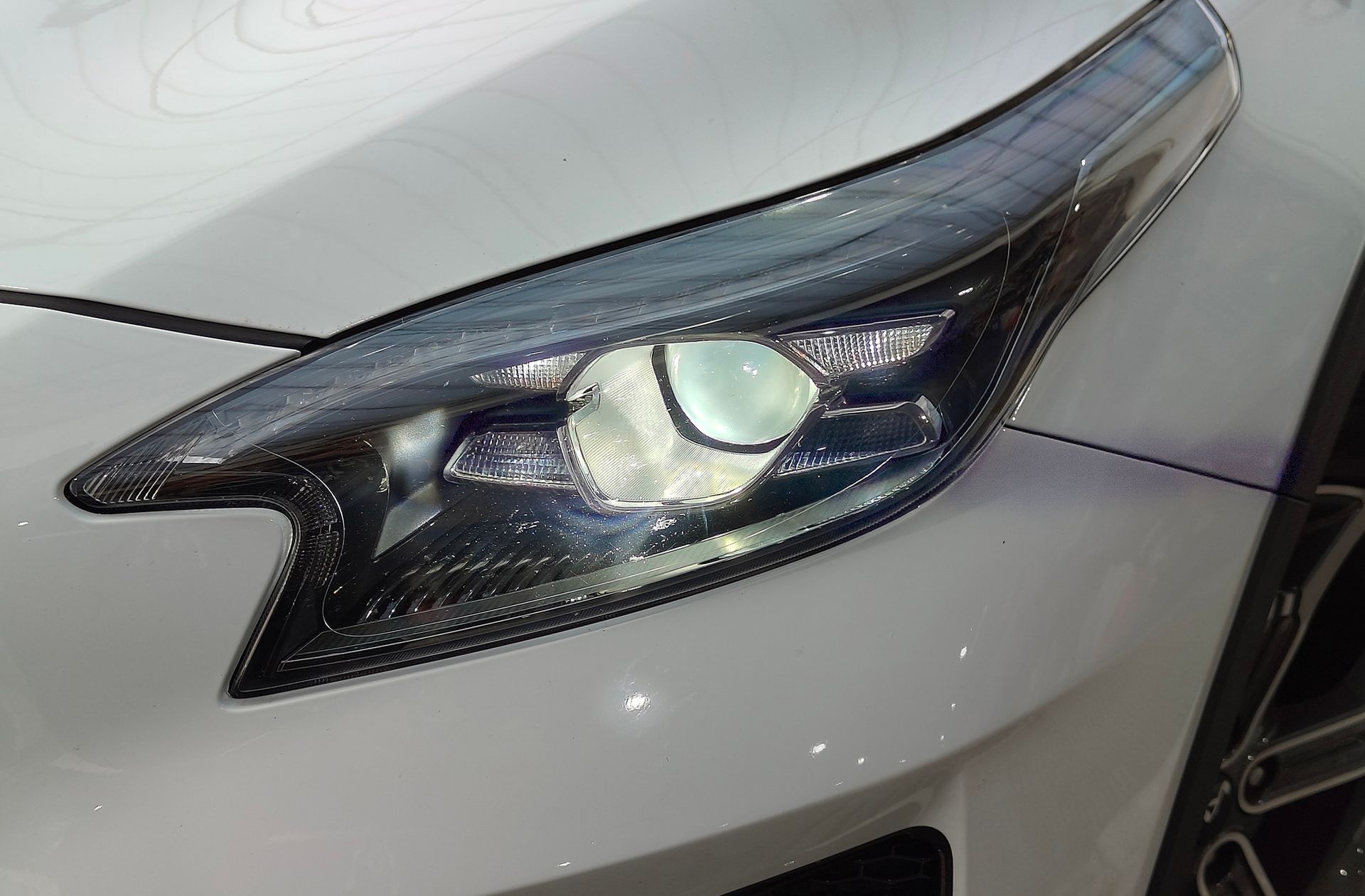 Kia XCeed 1.5 MHEV iMT Tech - foto 17
