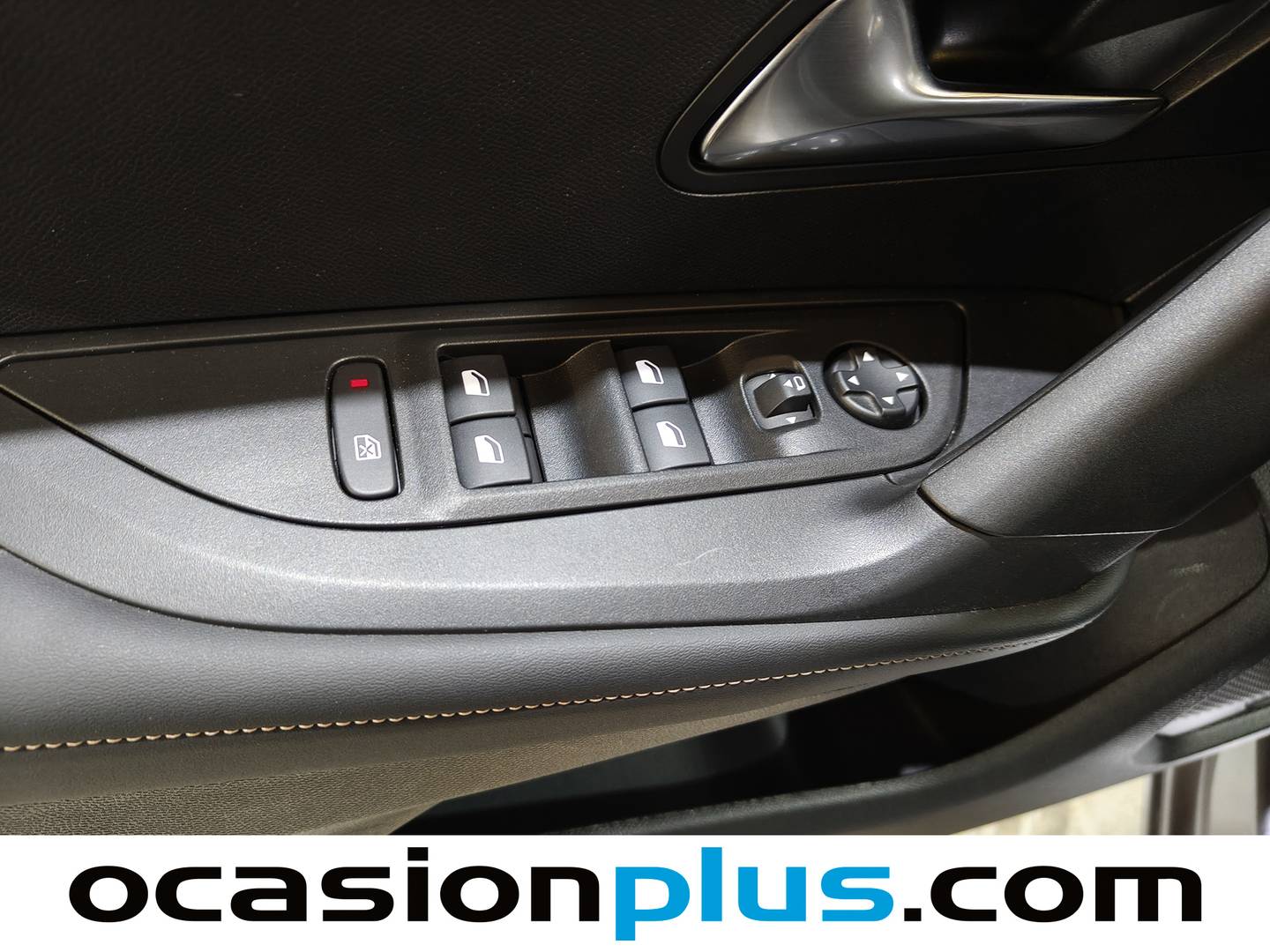 Foto Peugeot 2008 Peugeot 2008 Allure Hybrid eDCS6 (136 CV)