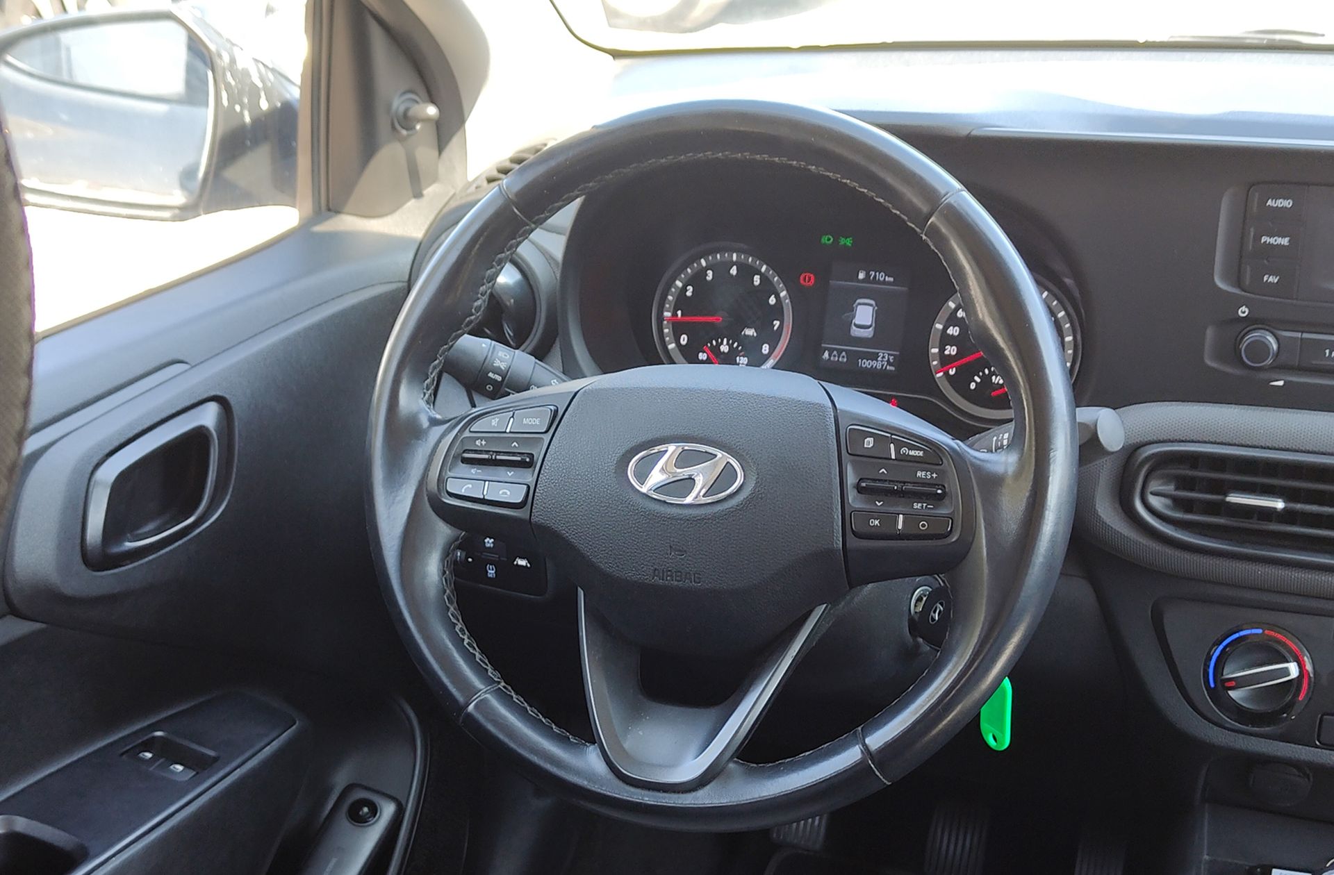 Hyundai i10 1.0 Essence - foto 17