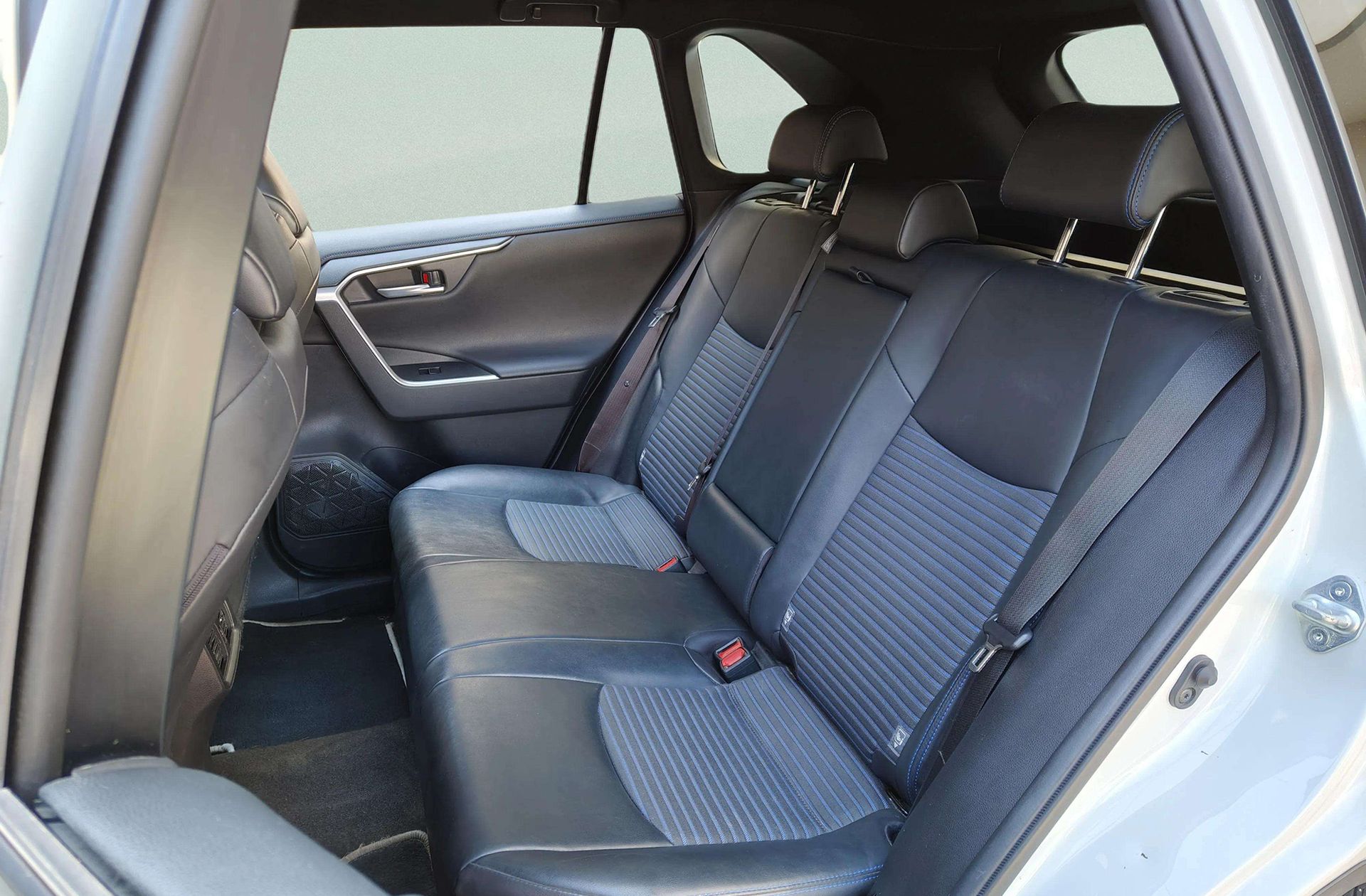Toyota RAV4 2.5l hybrid Feel! - foto 15