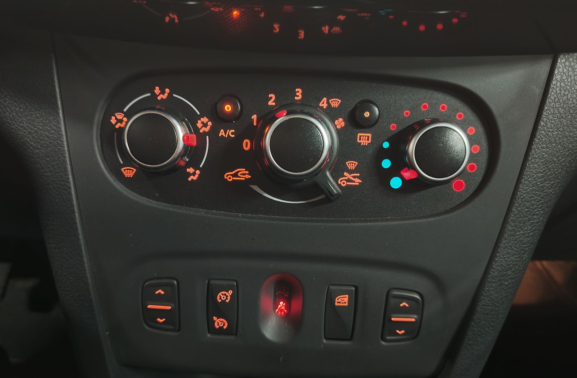 Dacia Sandero Serie Limitada Trotamundos TCe - foto 27