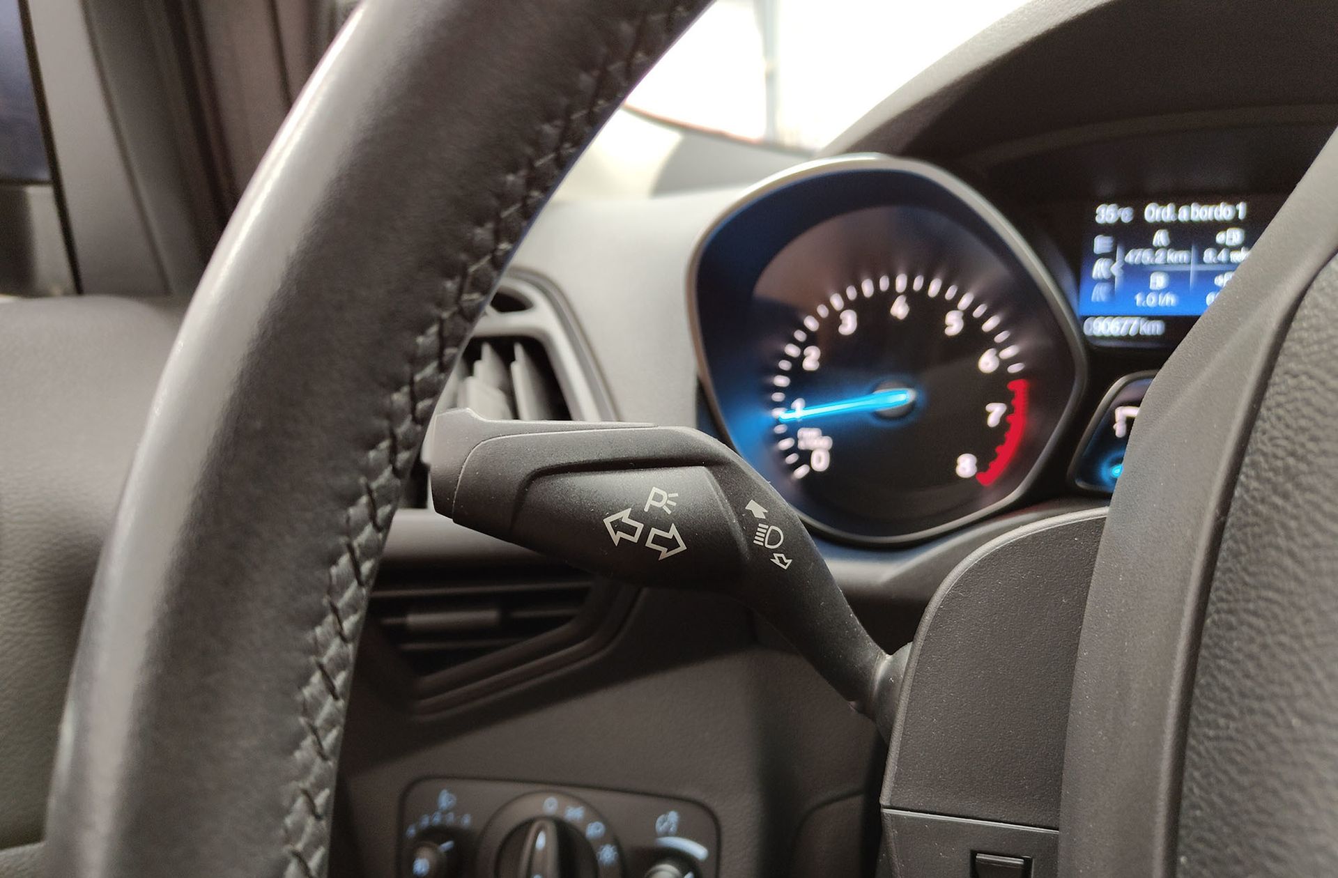 Ford Kuga 1.5 EcoBoost Trend+ 4x2 - foto 32