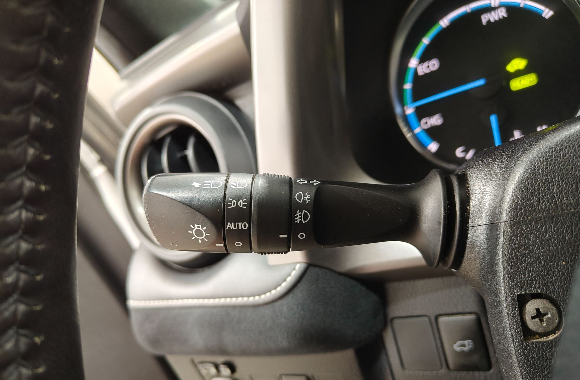 Toyota RAV4 2.5l hybrid Feel! 2WD - foto 25