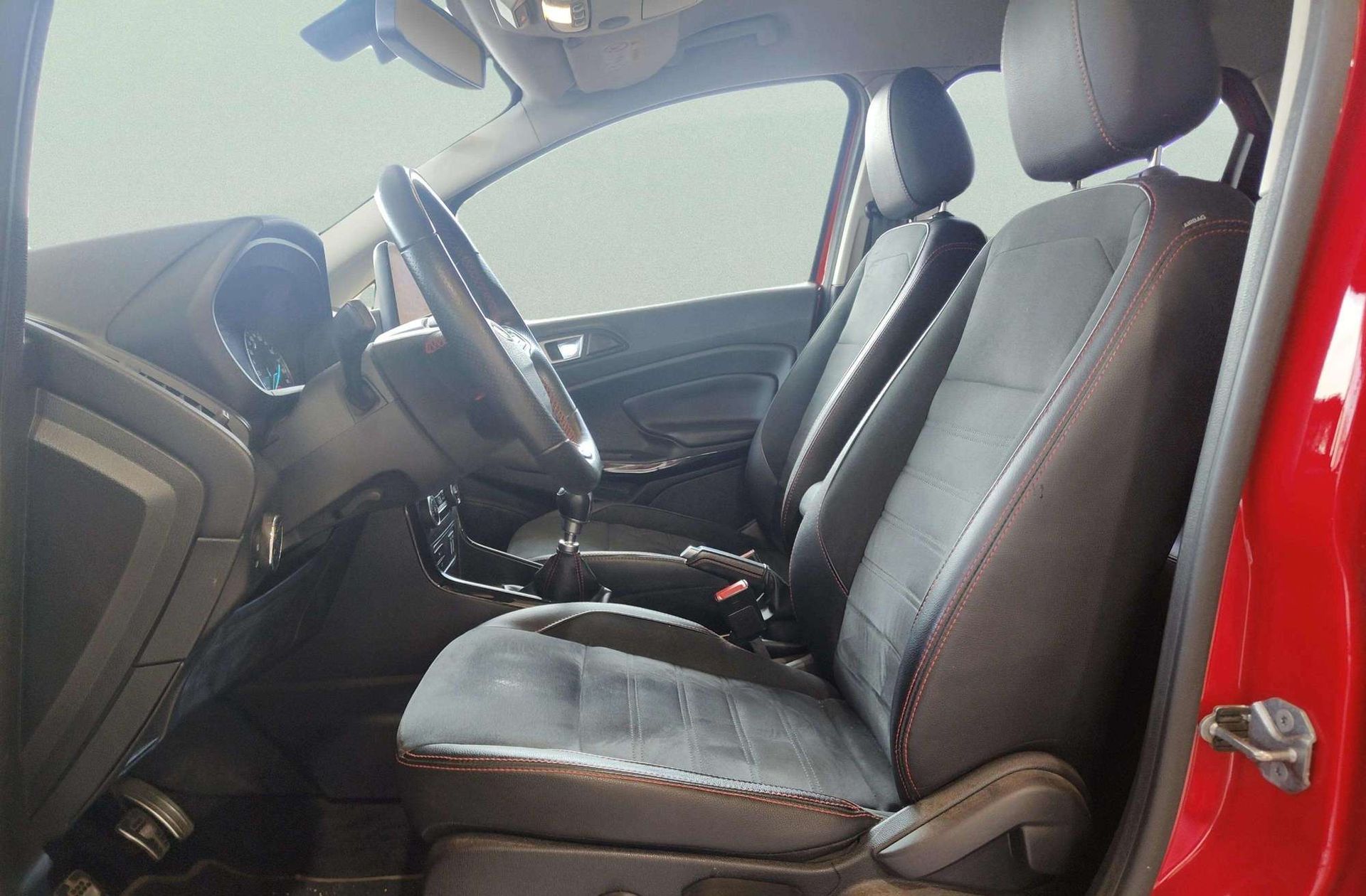 Ford EcoSport 1.0T EcoBoost ST Line - foto 12