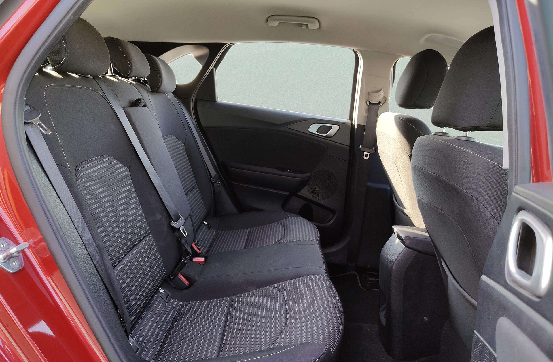 Kia Ceed 1.6 MHEV iMT Drive - foto 17