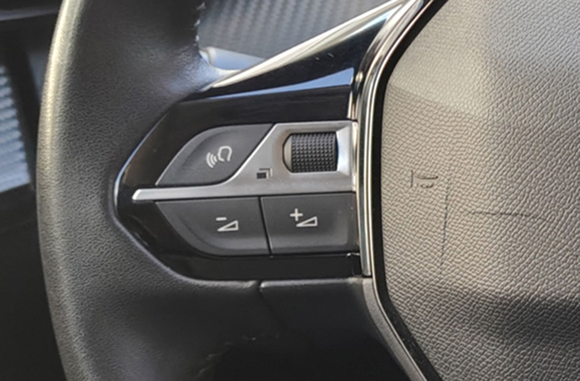 Peugeot 208 PureTech 100 Allure - foto 26