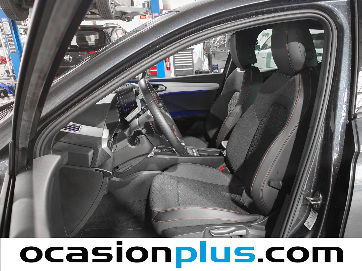 Foto asientos delanteros Seat León SEAT León 1.5 eTSI S&S FR Launch Pack L DSG (150 CV)