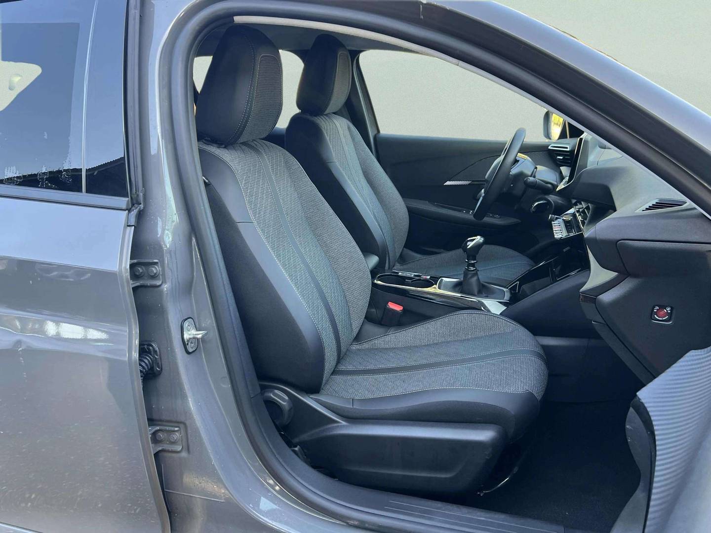 Foto Peugeot 208 Peugeot 208 PureTech 100 Allure (100 CV)