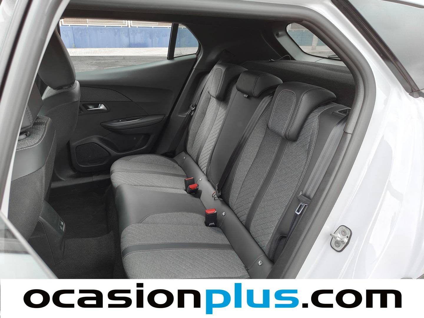 Foto Peugeot 2008 Peugeot 2008 Allure Hybrid eDCS6 (136 CV)