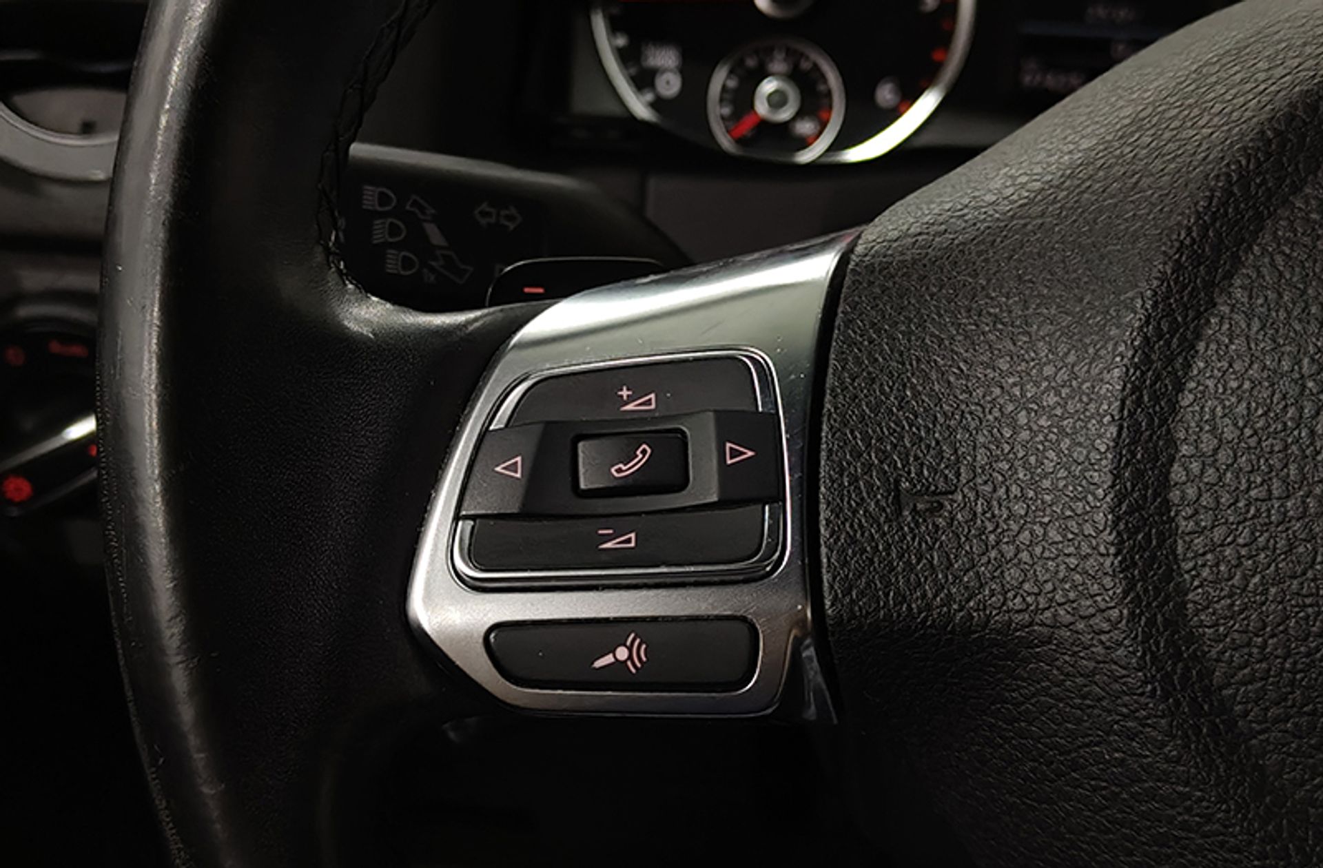 Volkswagen Tiguan Business 2.0 TDI BMT 4Motion - foto 26