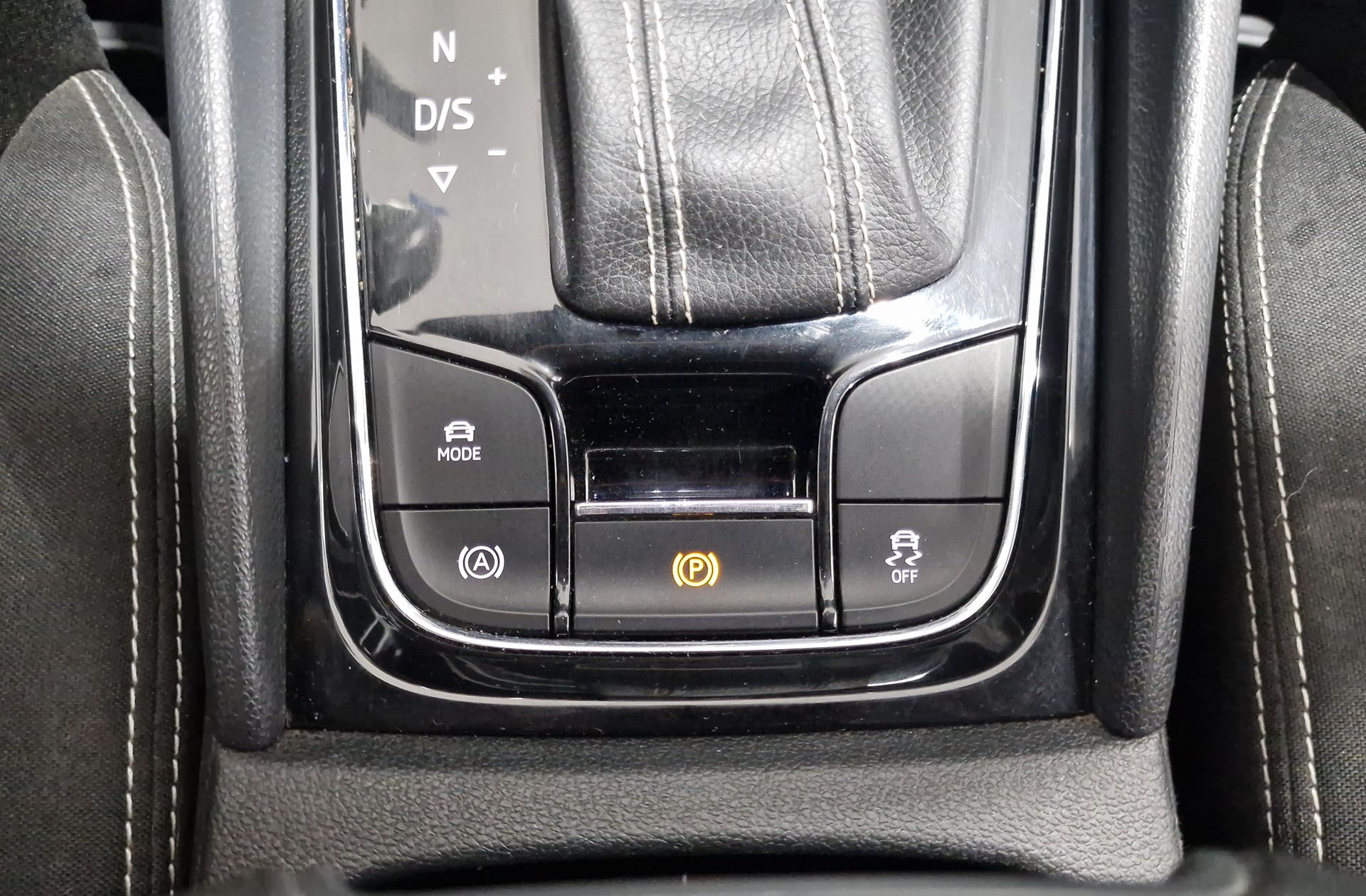 Škoda Karoq 1.5 TSI ACT Sportline DSG - foto 31