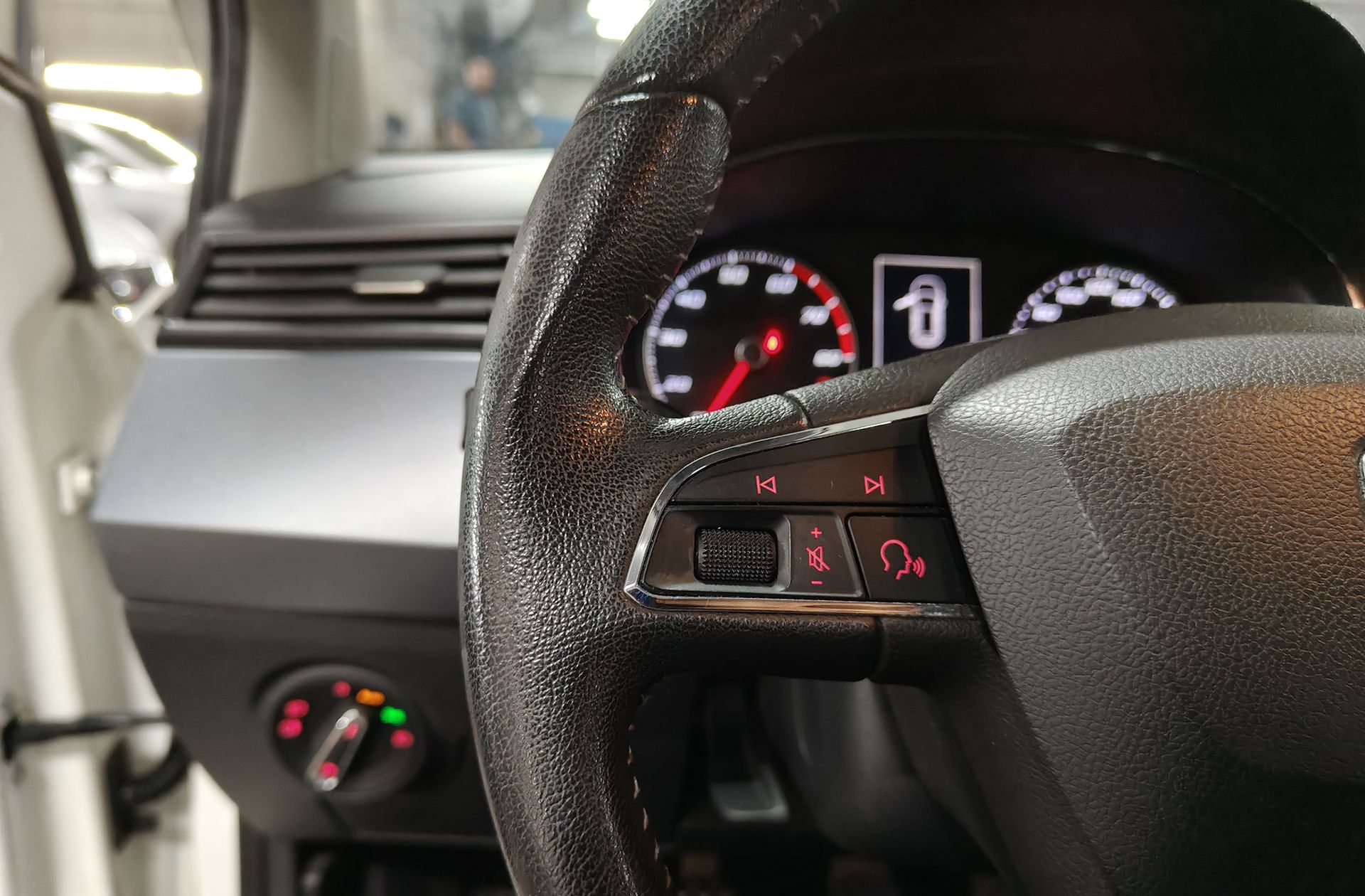 SEAT Arona 1.0 TSI Ecomotive Style - foto 24