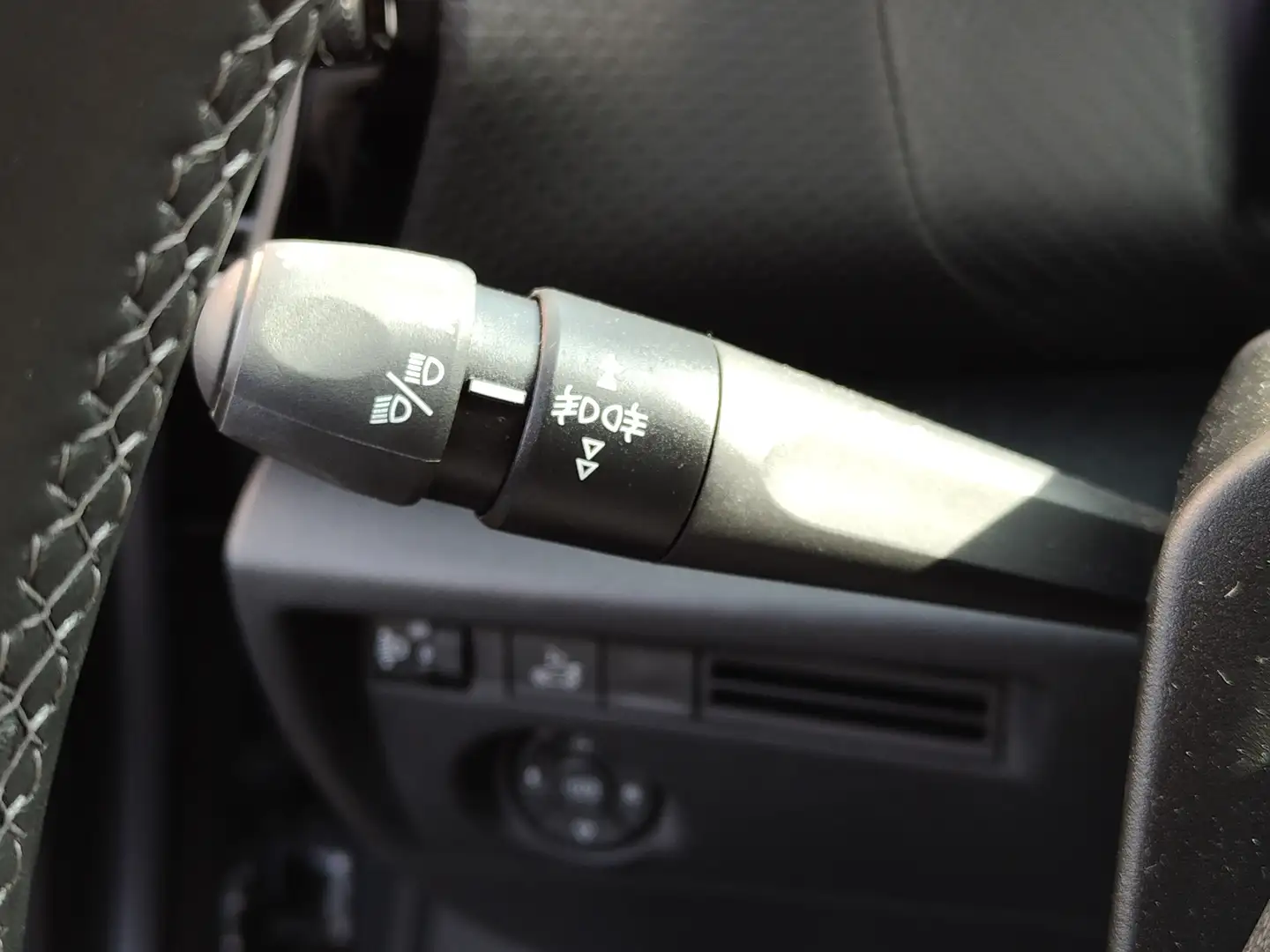 Foto Citroën C4 X Citroen C4 X 1.2 PureTech 130 S&S Shine EAT8 (131 CV)