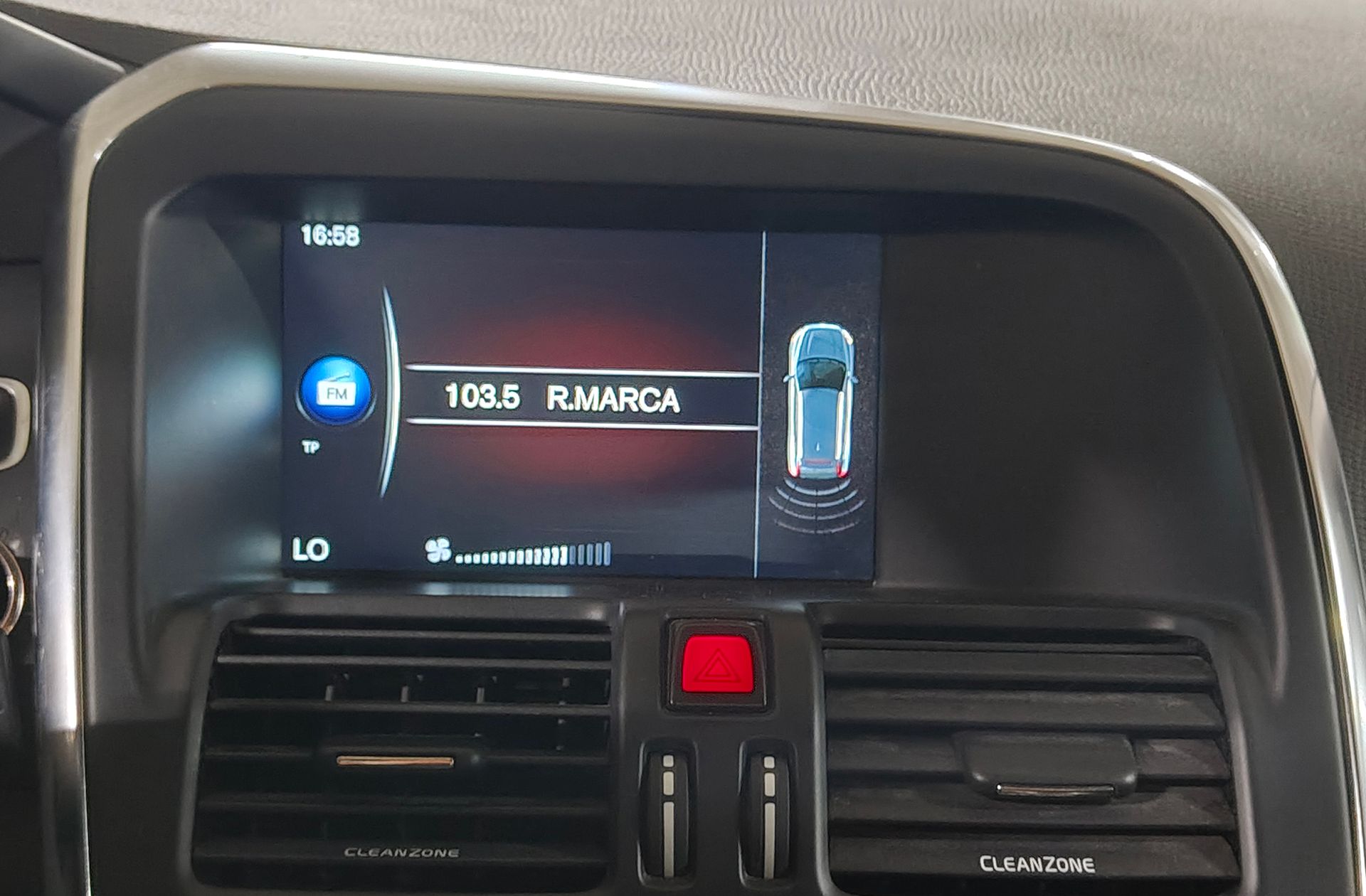 Volvo XC60 D4 Momentum - foto 8