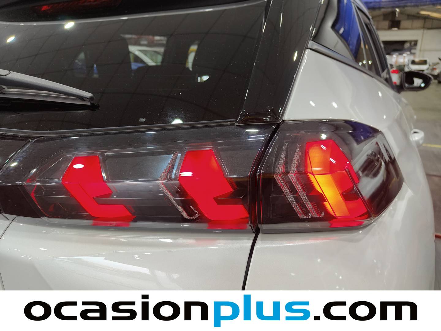 Foto Peugeot 2008 Peugeot 2008 PureTech 130 S&S Allure Pack EAT8 (130 CV)