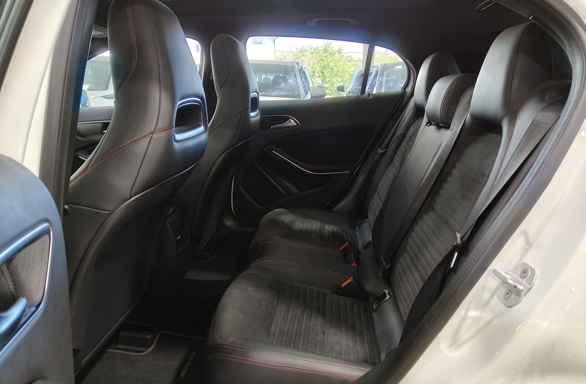 Mercedes-Benz GLA 200 d AMG Line - foto 13