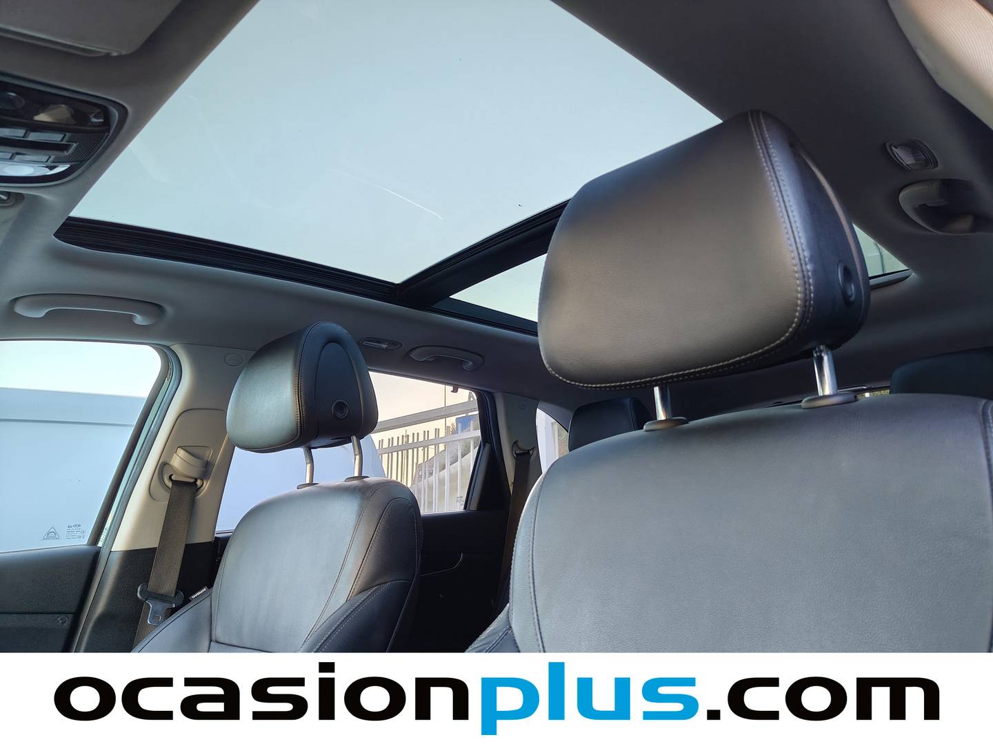 Extras y acabados del KIA Sorento Kia Sorento 2.2 CRDi Emotion (Pack Luxury) 4x4 Auto (200 CV) 7 Plazas