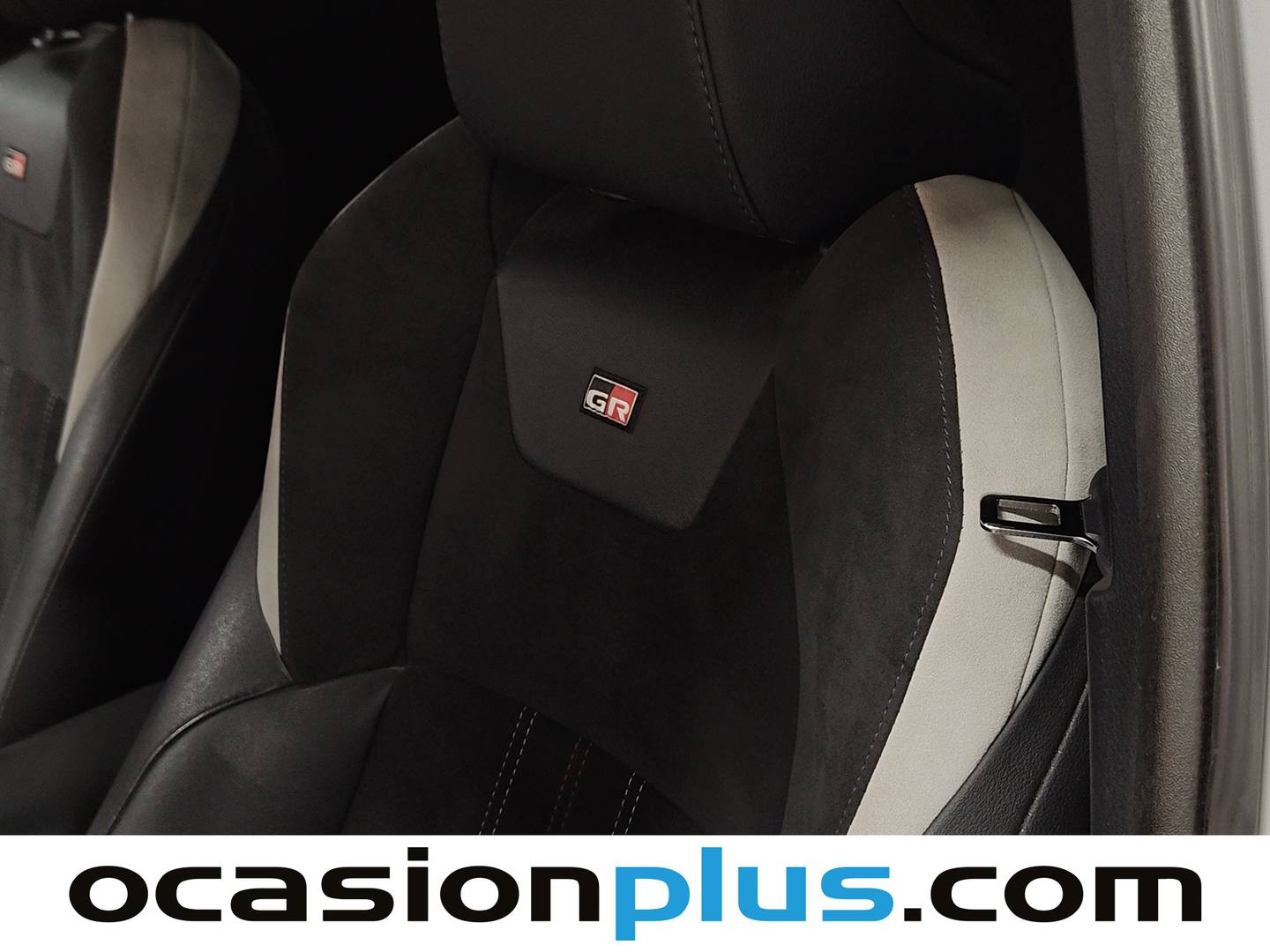 Extras y acabados del Toyota C-HR Toyota C-HR 180H GR Sport (184 CV)