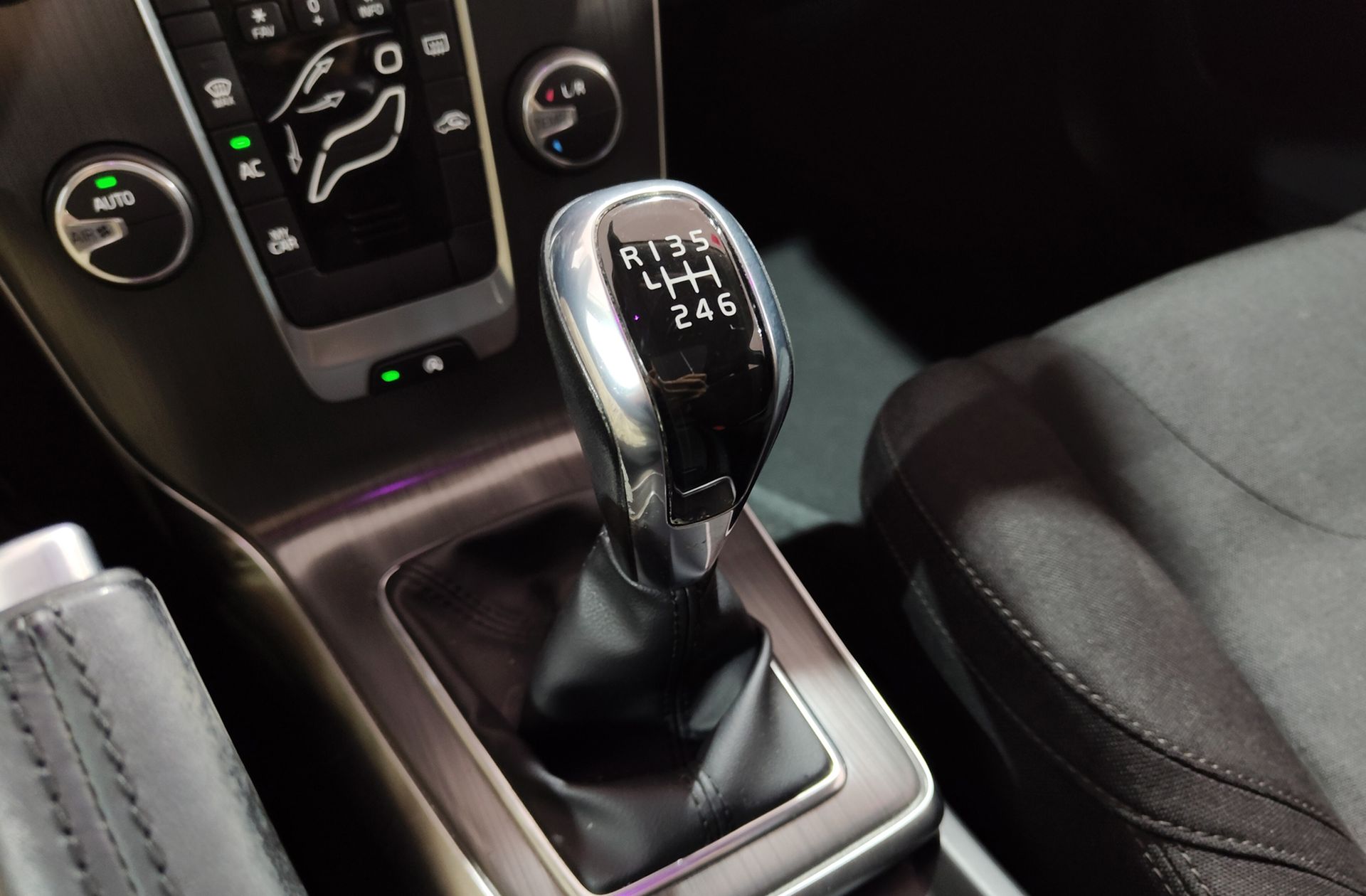 Volvo V40 D2 Kinetic - foto 5