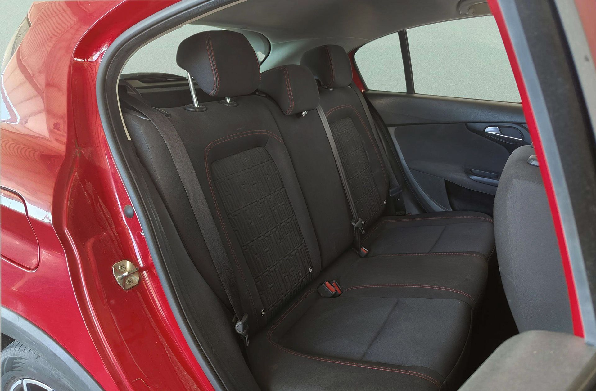 Fiat Tipo 1.5 Hybrid Red DCT - foto 18