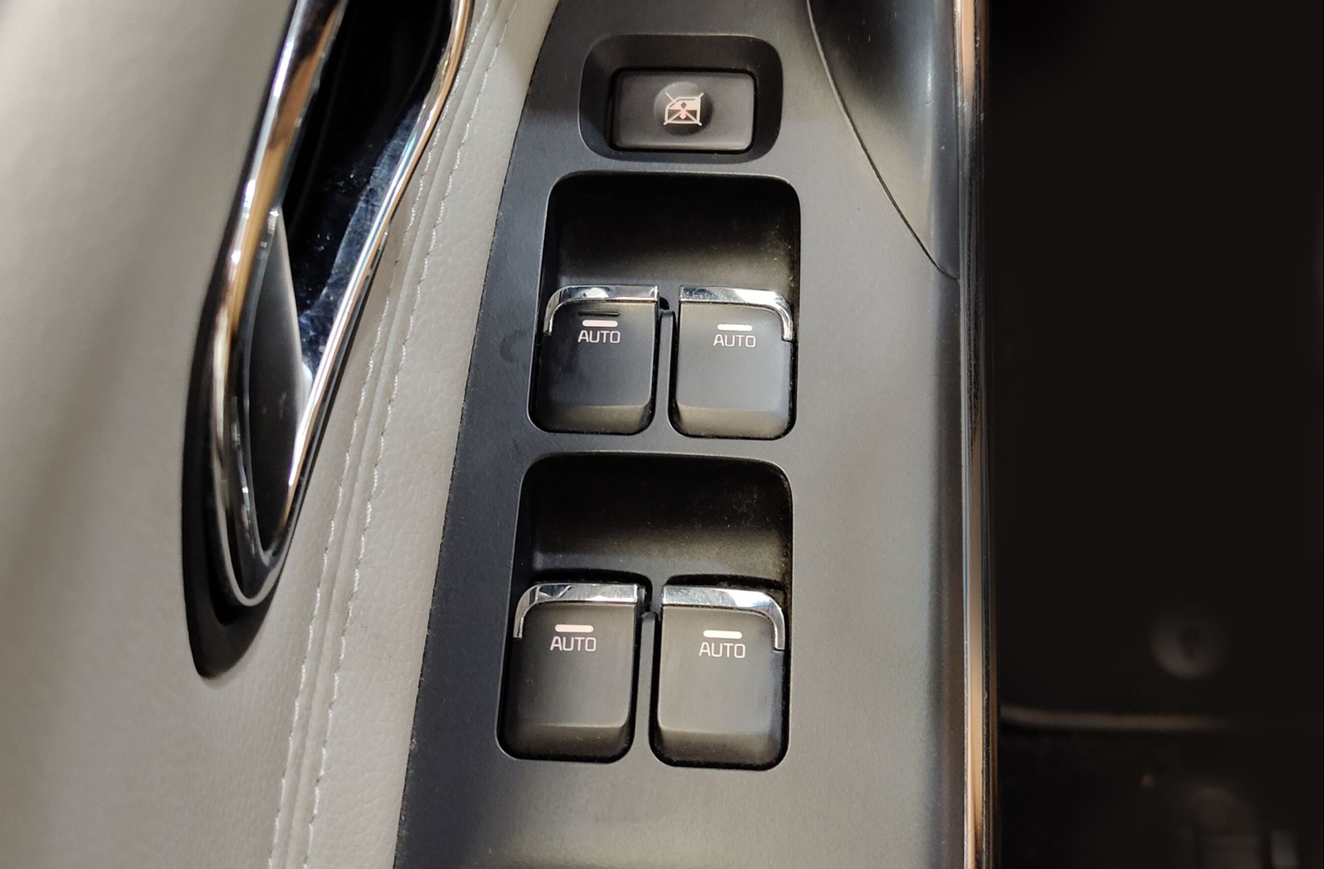 Kia Ceed 1.6 CRDi VGT Eco-Dynamics Uefa Euro2016 - foto 31