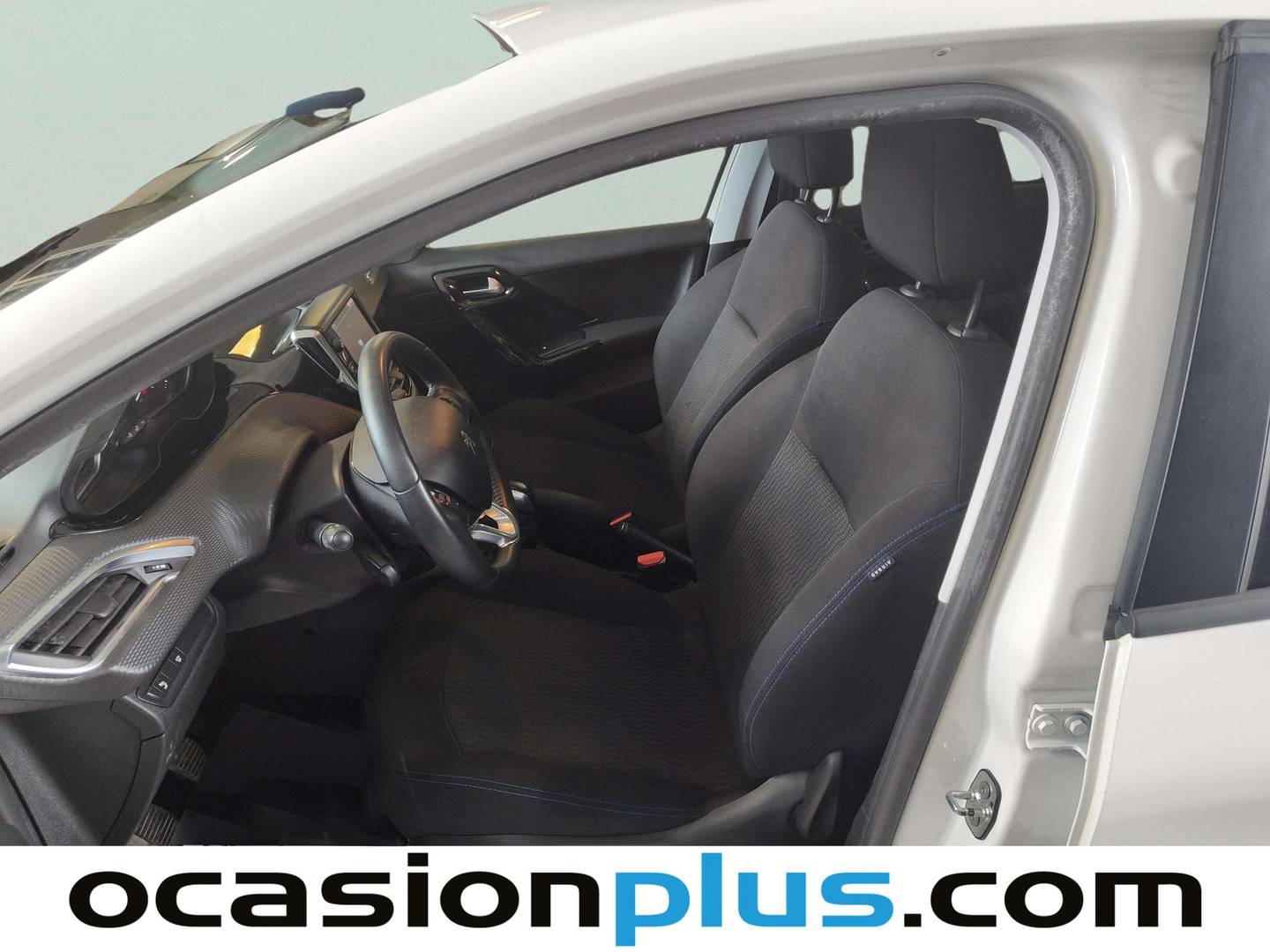 Foto asientos delanteros Peugeot 208 Peugeot 208 PureTech Signature (82 CV)