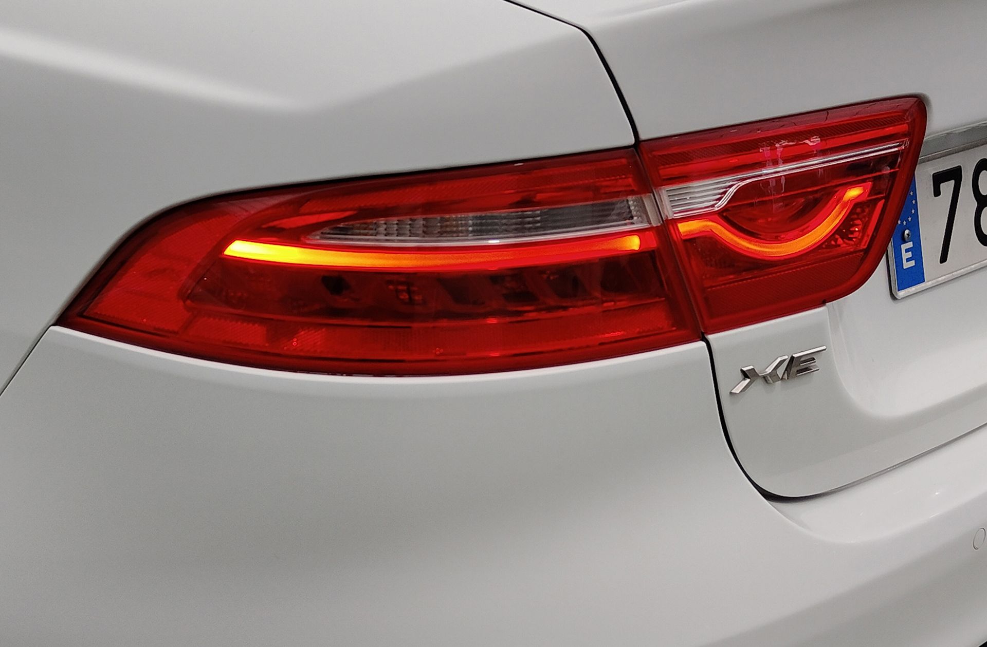 Jaguar XE 2.0 Diesel XE-Pure RWD - foto 16