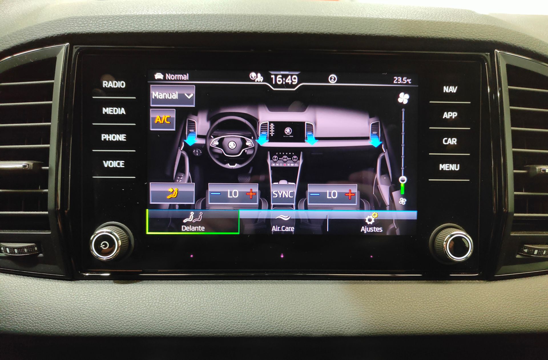 Škoda Karoq 1.5 TSI ACT Sportline DSG - foto 32