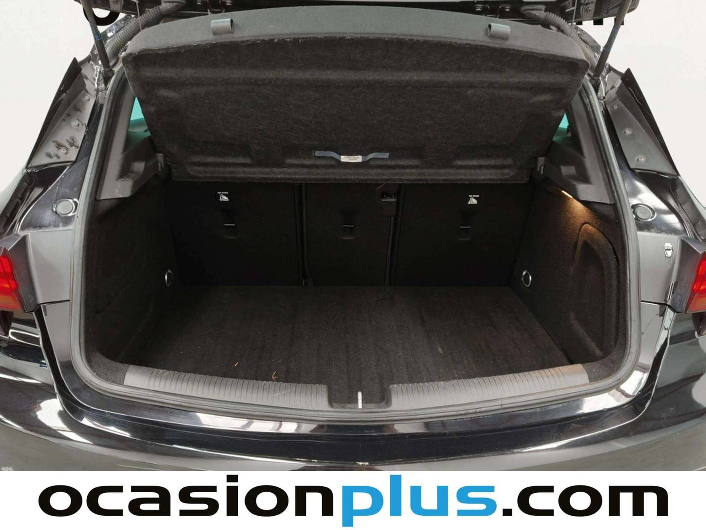Fotos maletero Opel Astra Opel Astra 1.2T SHR Ultimate (145 CV)