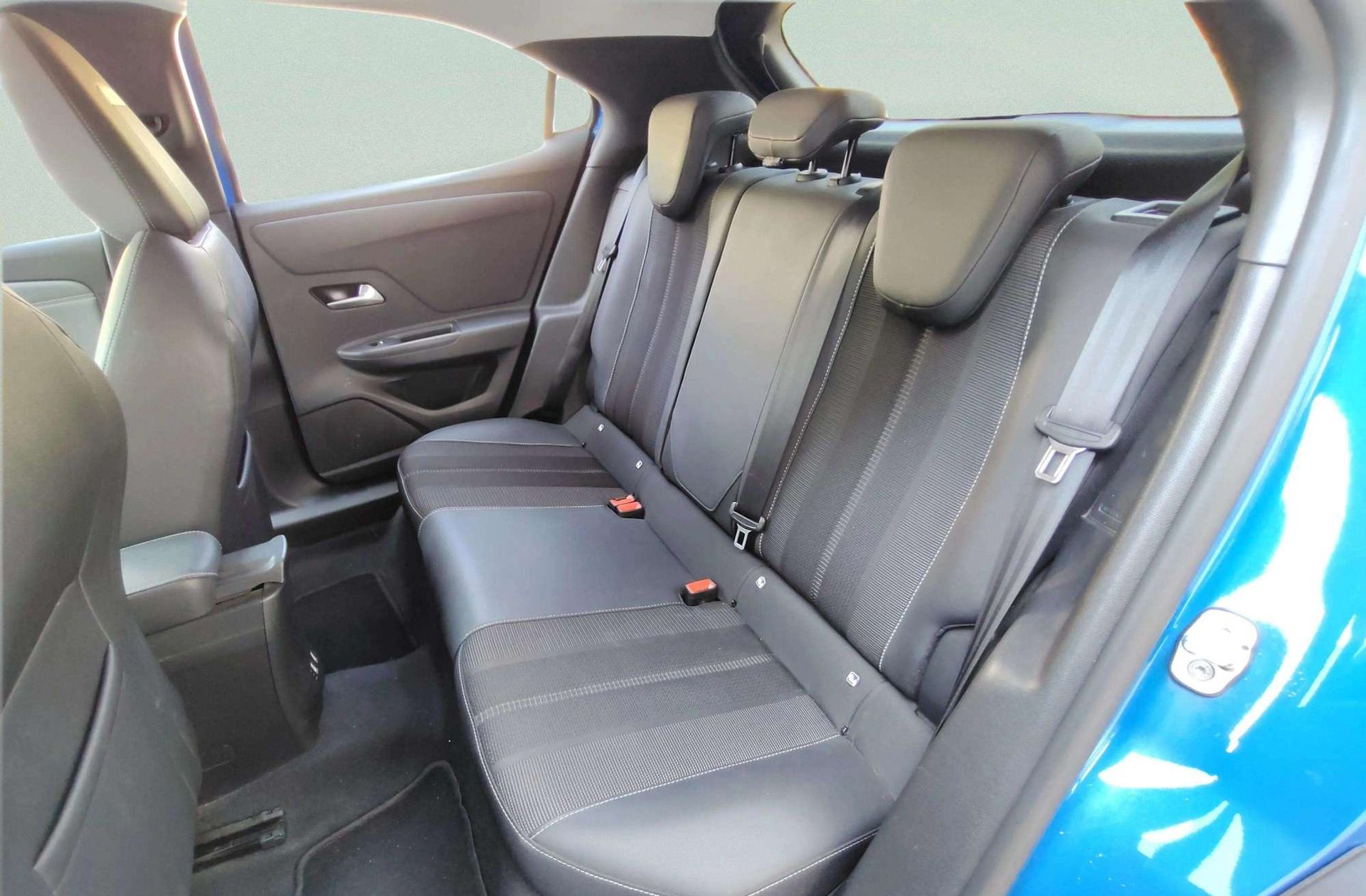 Opel Mokka 1.2 T Business Elegance - foto 12