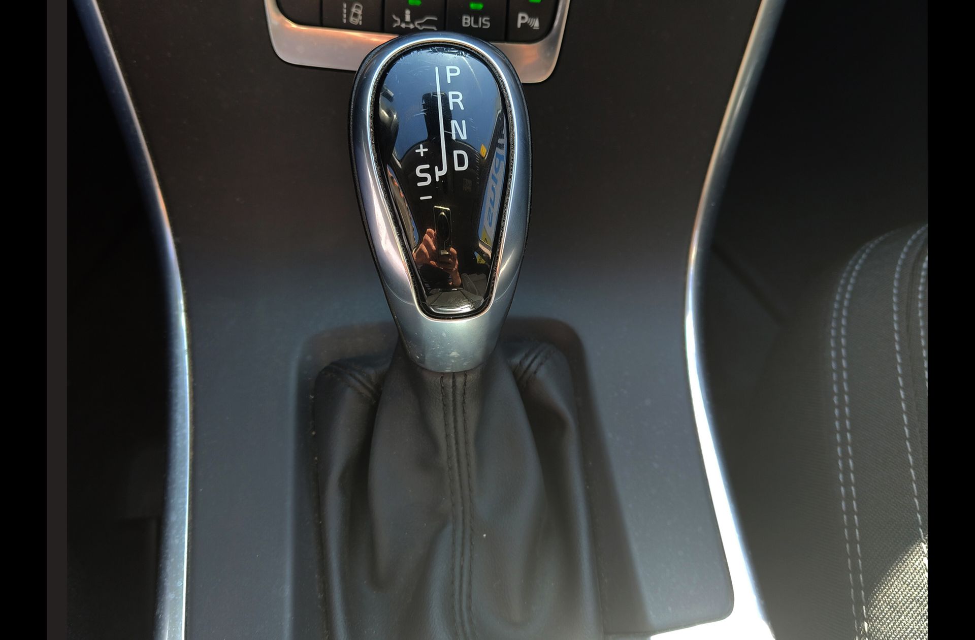 Volvo XC60 D3 Kinetic - foto 5