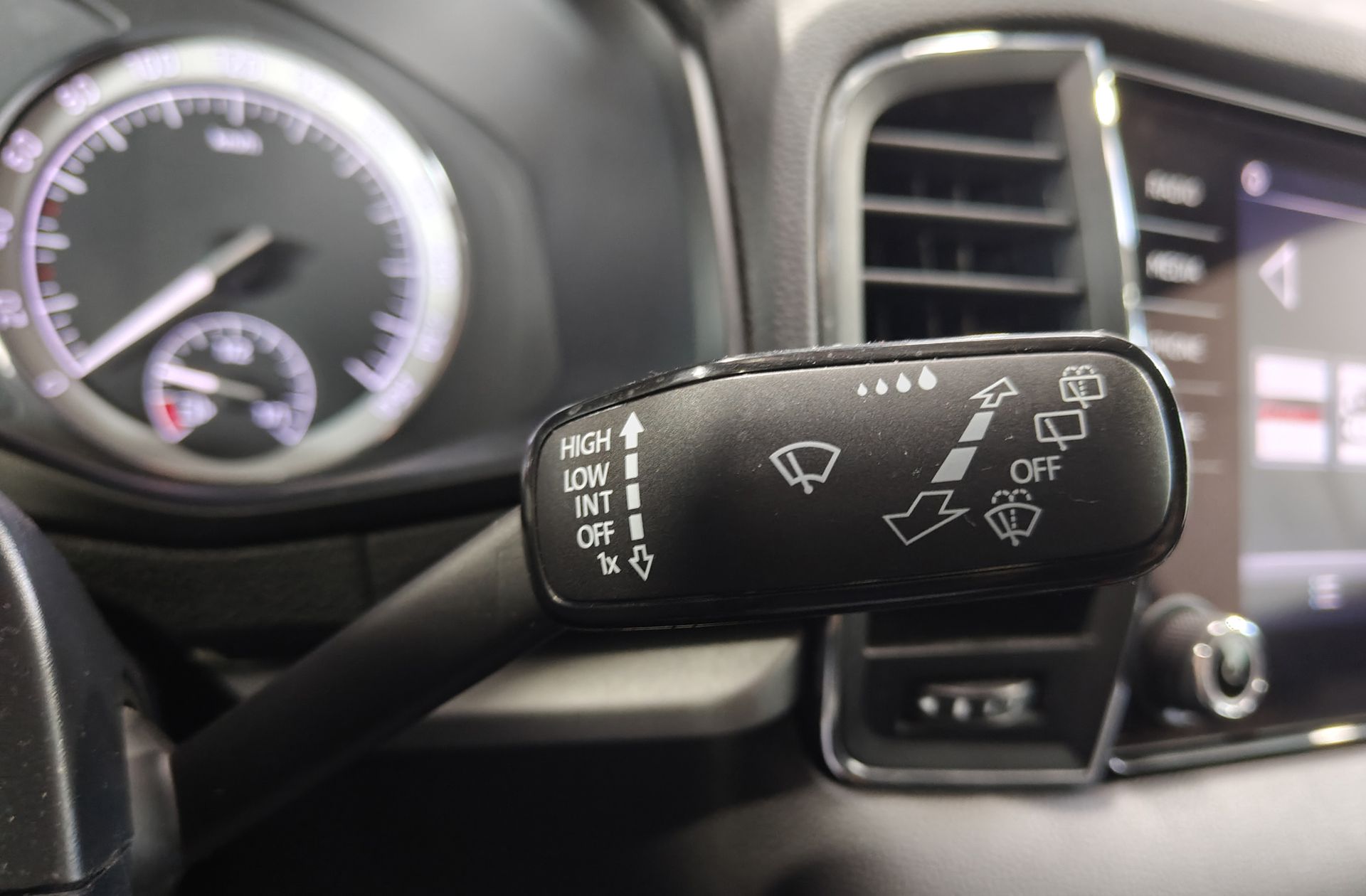 Škoda Karoq 2.0 TDI Ambition - foto 27