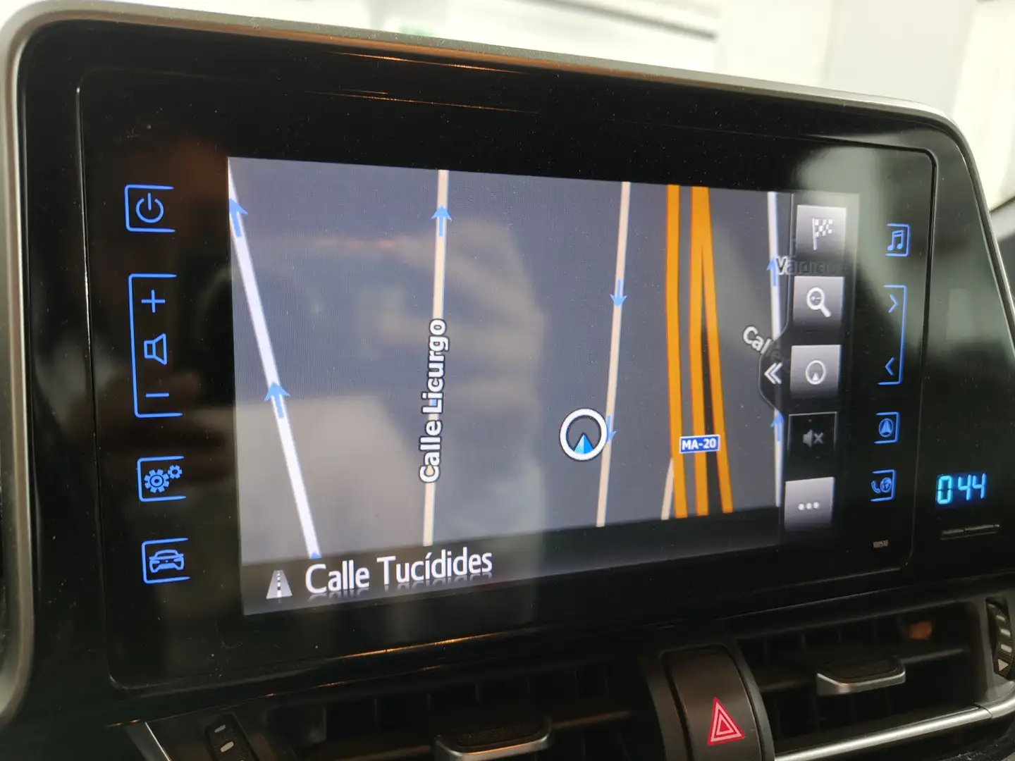 Foto Toyota C-HR Toyota C-HR 1.8 125H Advance (122 CV)