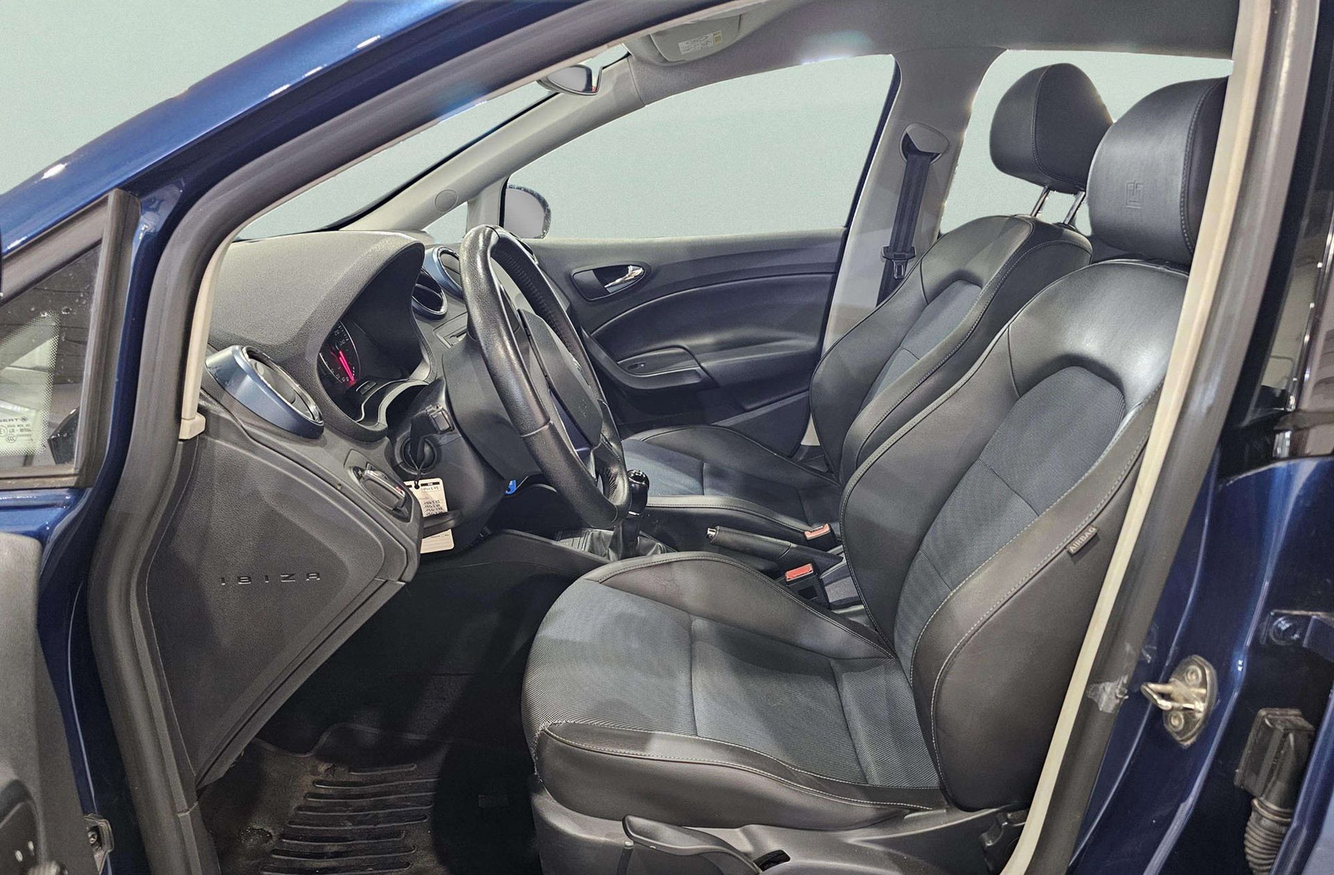 SEAT Ibiza 1.4 TDI Style Connect - foto 8